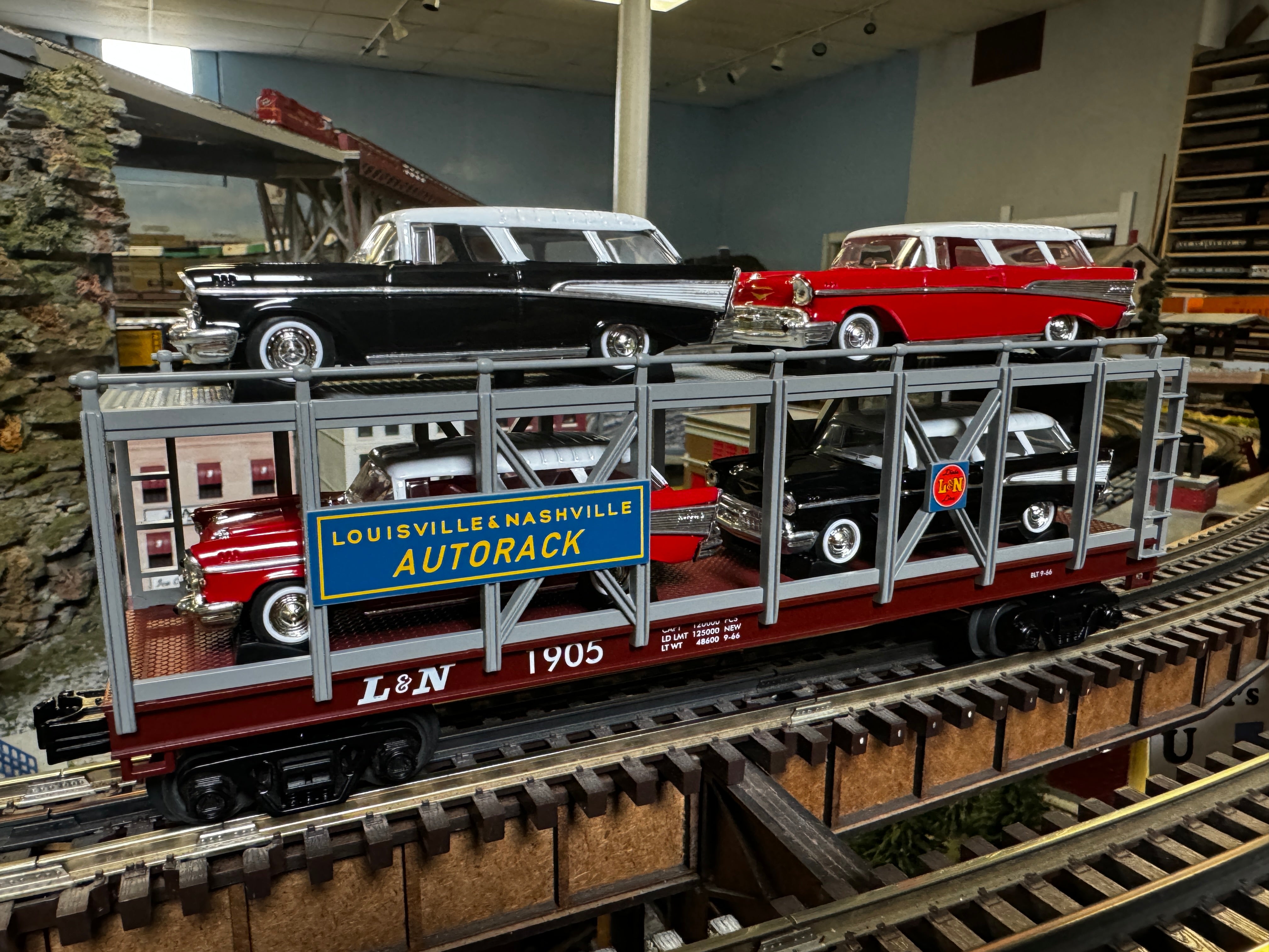 MTH 30-76883 - Auto Carrier Flat Car "Louisville & Nashville" #1911 w/ (4) ‘57 Chevy Nomads - Custom Run for MrMuffin'sTrains