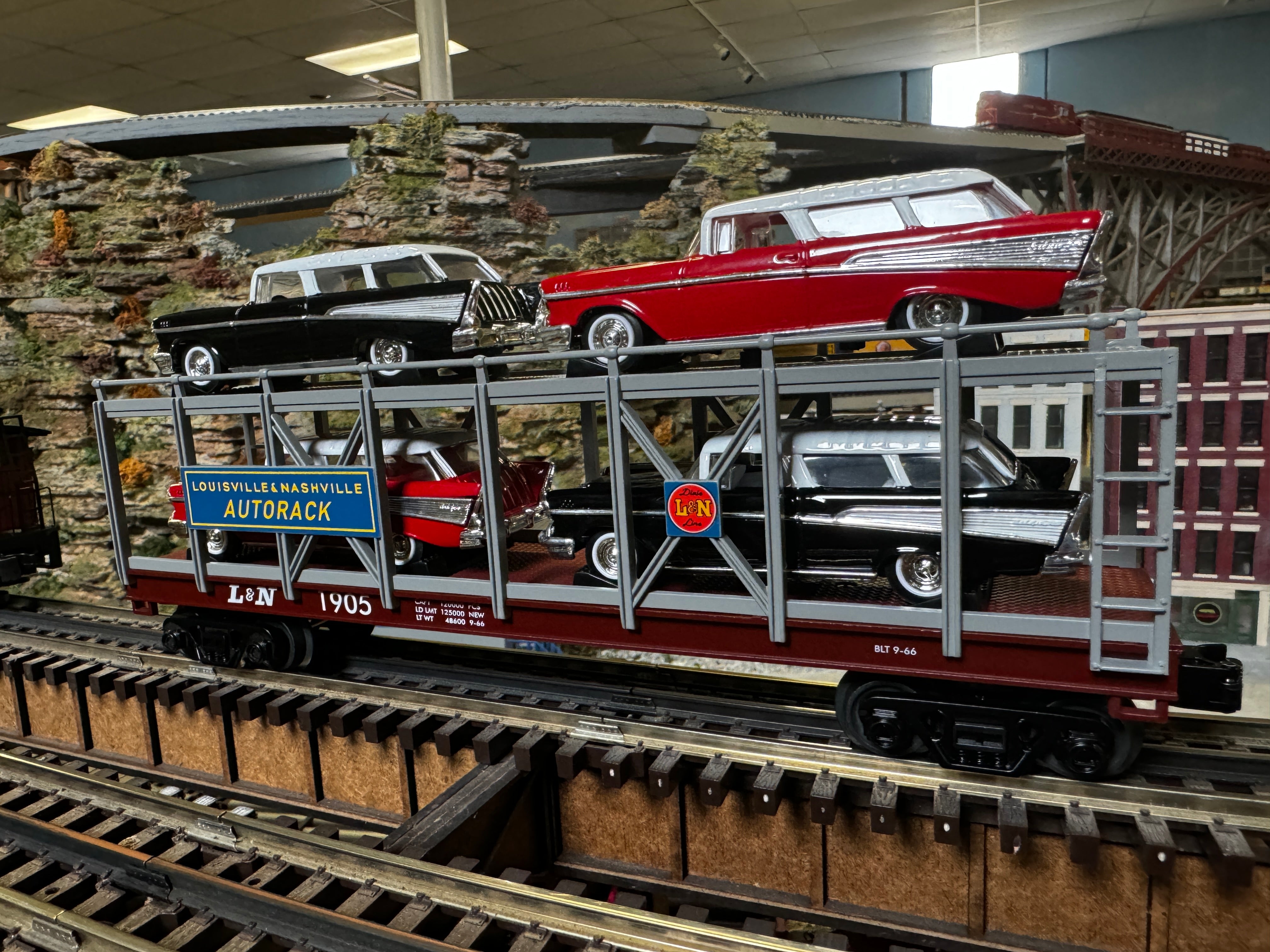 MTH 30-76883 - Auto Carrier Flat Car "Louisville & Nashville" #1911 w/ (4) ‘57 Chevy Nomads - Custom Run for MrMuffin'sTrains