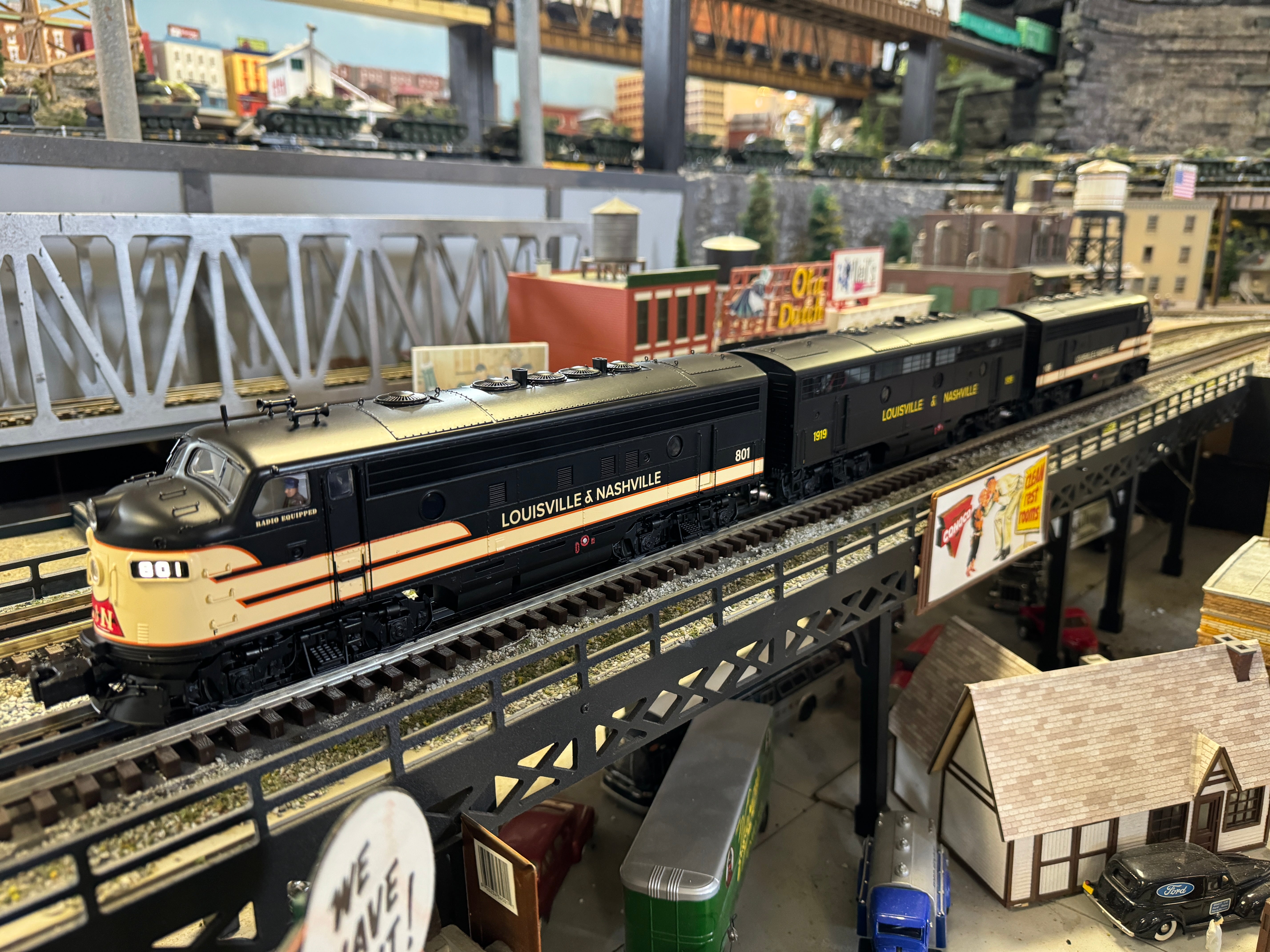 Lionel 2433930 - Legacy F7 ABA Set "Louisville & Nashville" #801/908/1919 - Custom Run for MrMuffin'sTrains