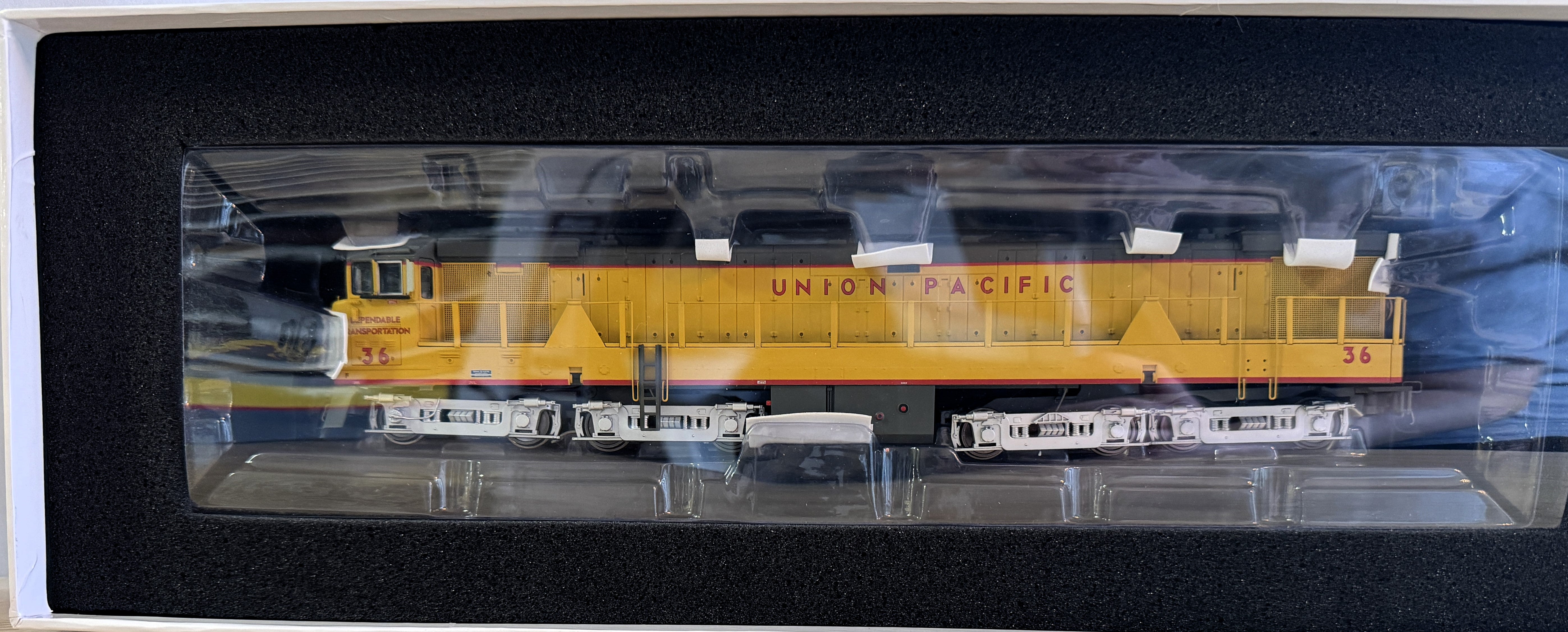 Athearn 88674 HO Scale "Union Pacific" U50 Diesel Locomotive #36-Second hand-M1455
