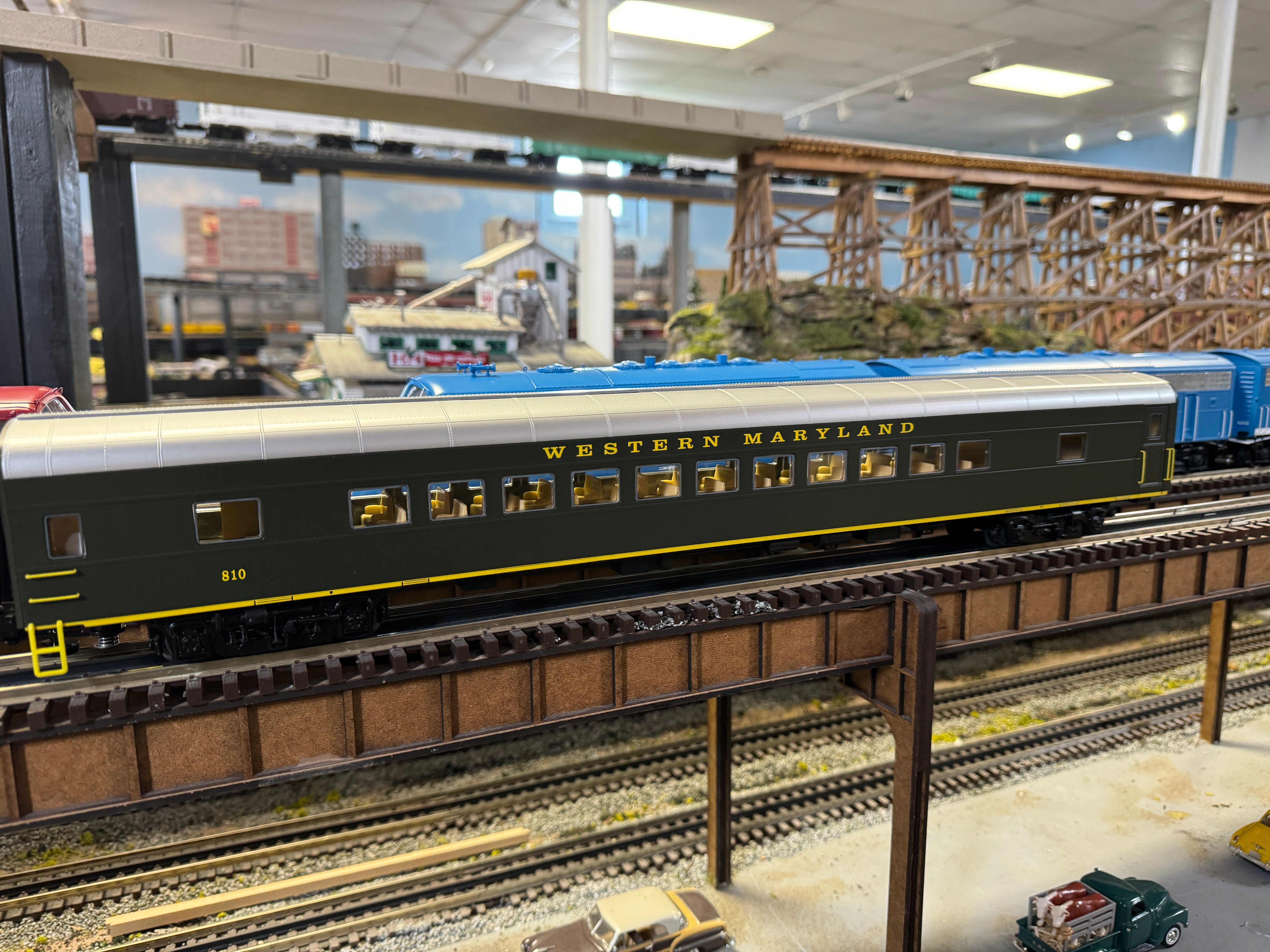 Lionel 2427050 - 21" Passenger Car "Western Maryland" (2-Car) Set A - Scenic