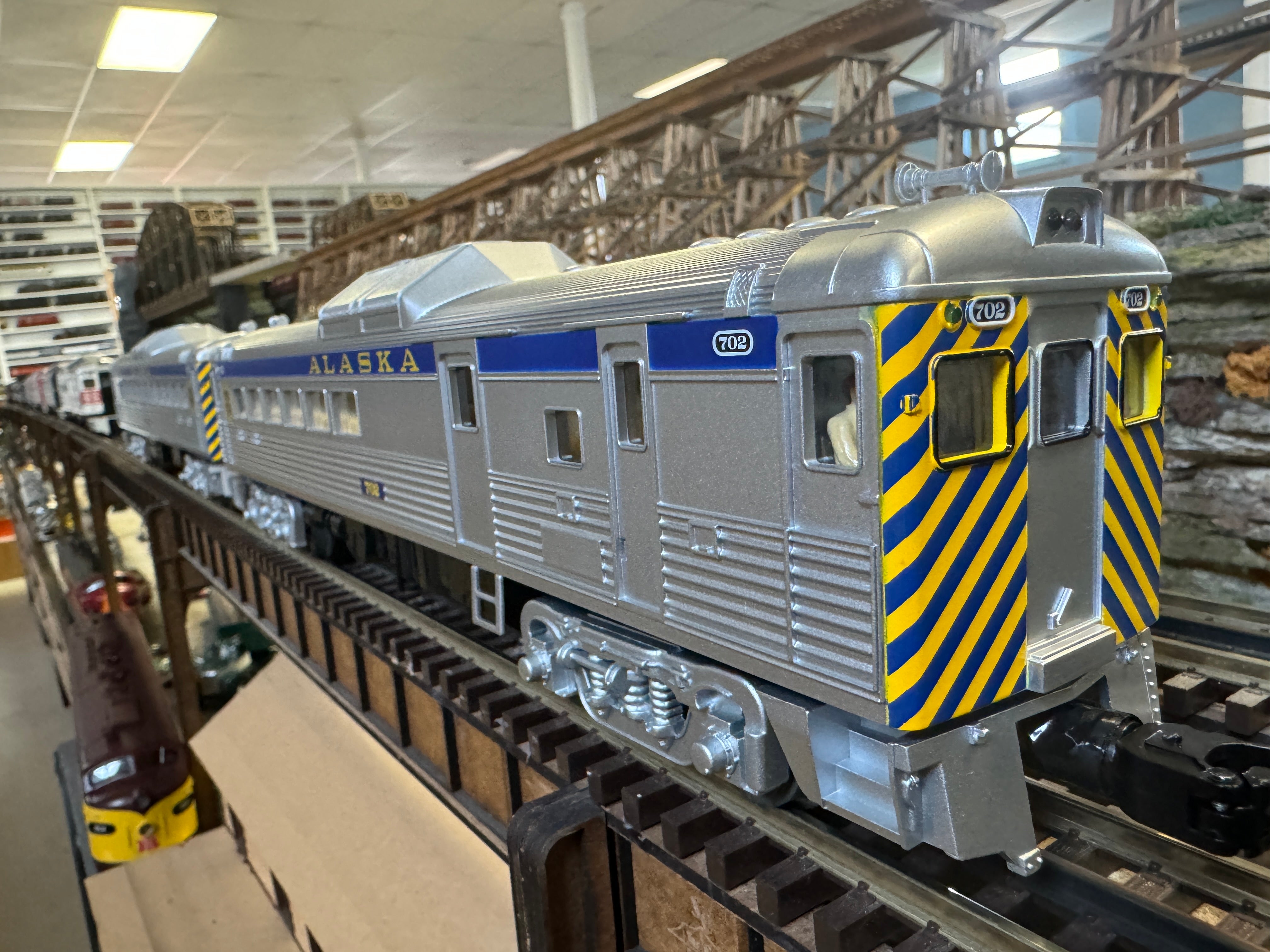 Lionel 2335120 - LionChief+ 2.0 Budd RDC "Alaska" #711
