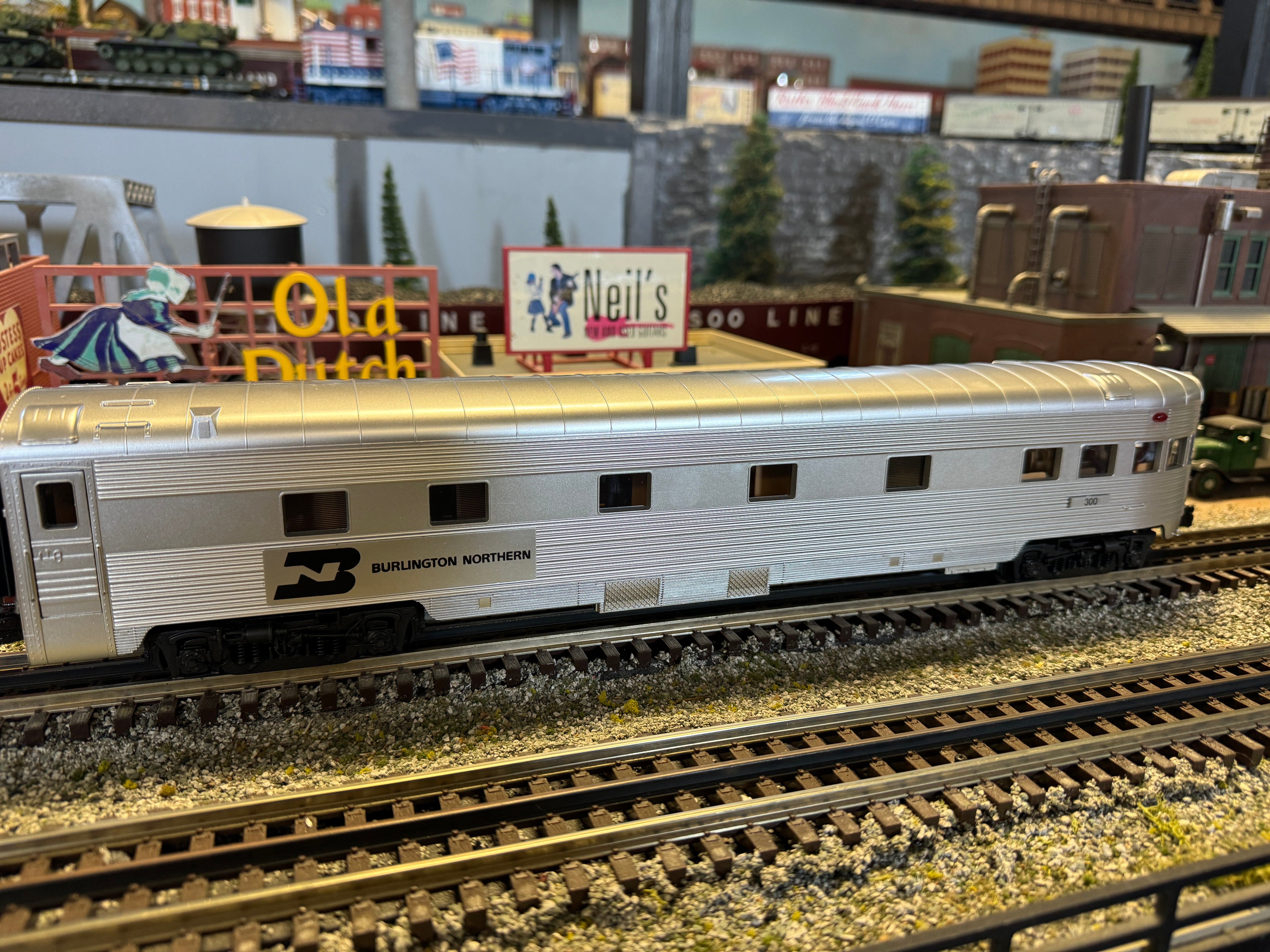 Atlas O - 70' Streamlined Passenger Set "Burlington Northern" (5-Car) - Custom Run for MrMuffin'sTrains