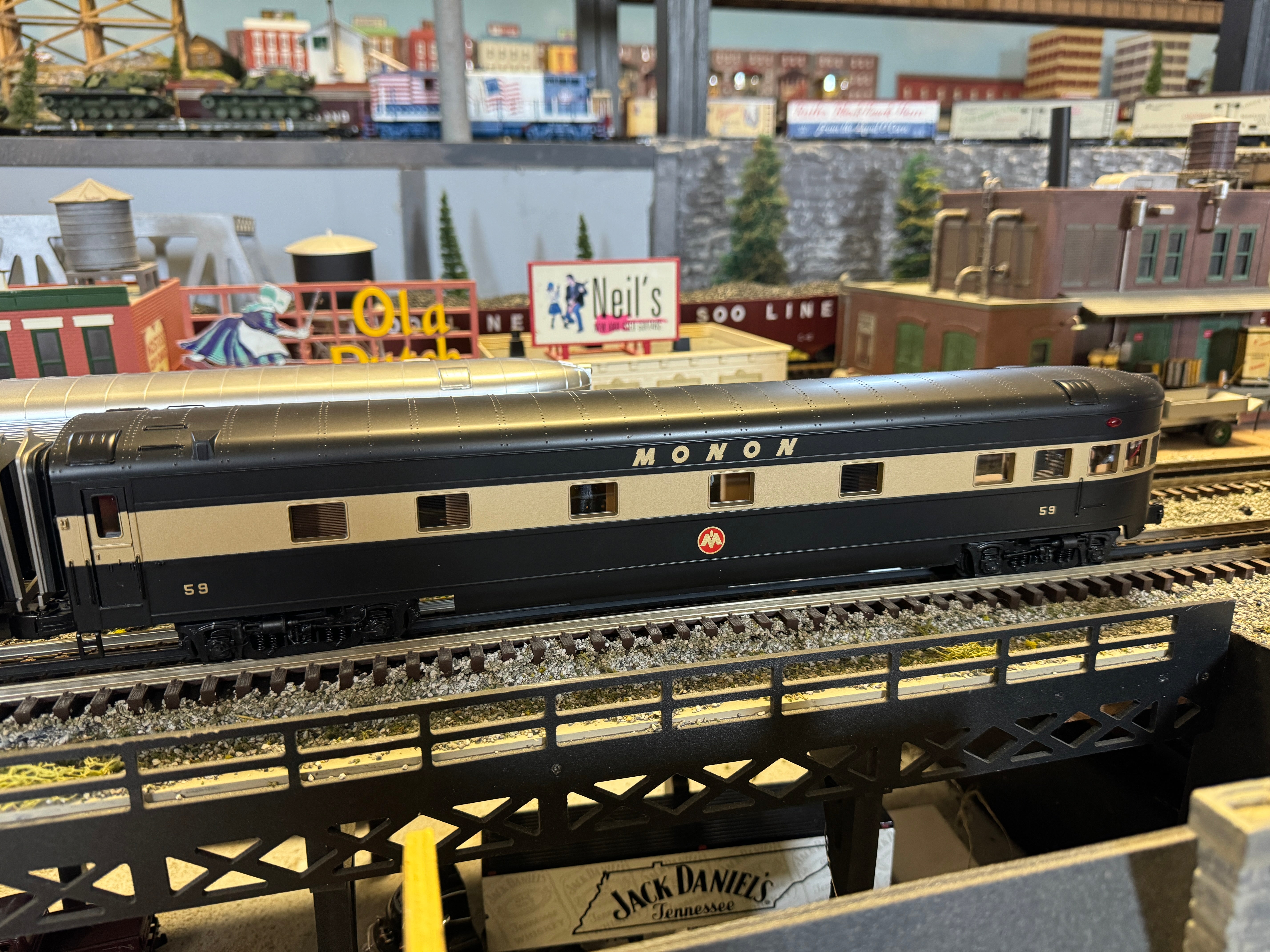 Atlas O - 70' Streamlined Passenger Set "Chicago, Indianapolis & Louisville" (5-Car) - The Varsity / The Monon - Custom Run for MrMuffin'sTrains