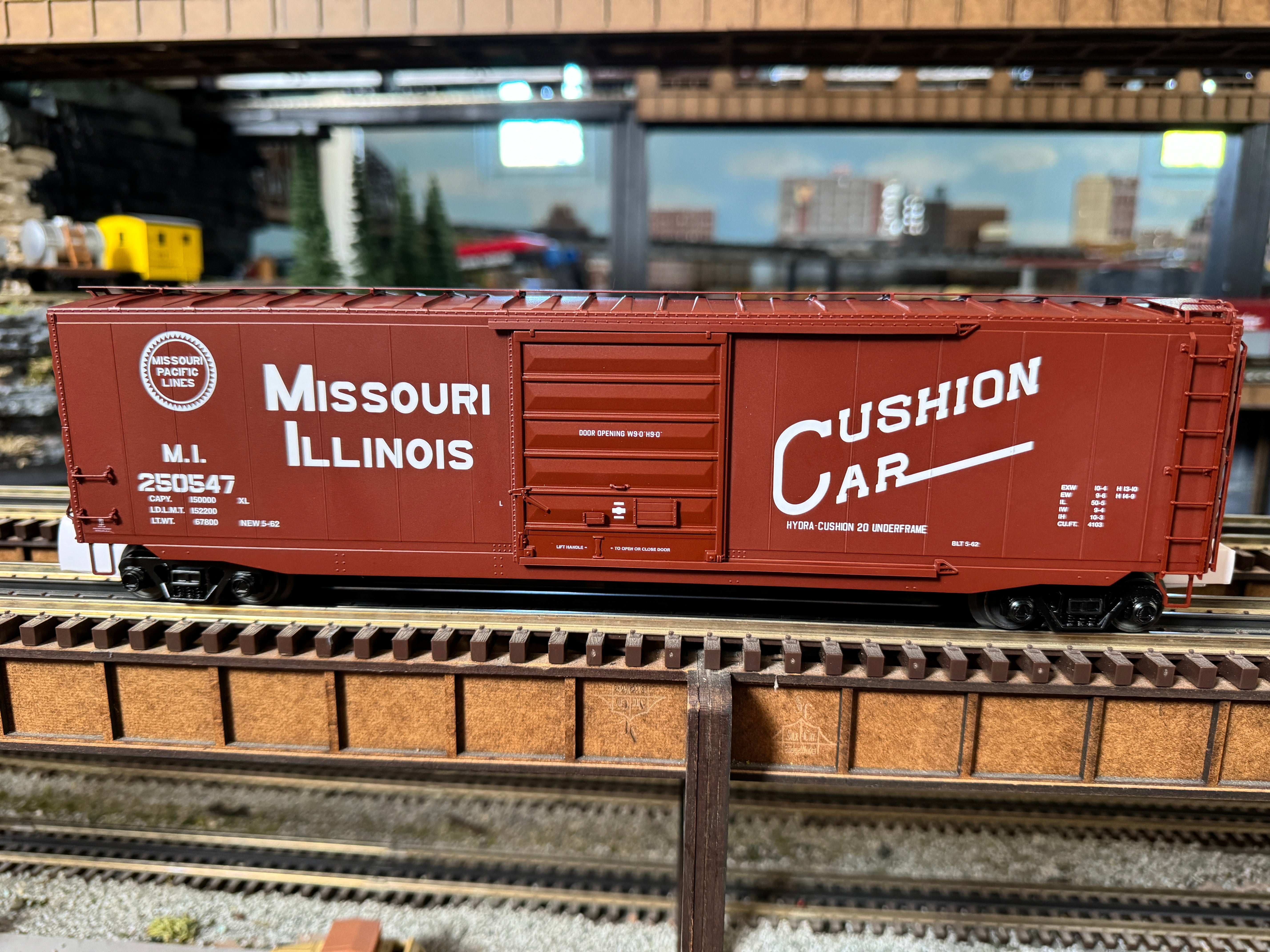 MTH 20-99384 - 50’ PS-1 Box Car w/Pullman Standard Door "Missouri Pacific" #250547 - Custom Run for Berwyn’s