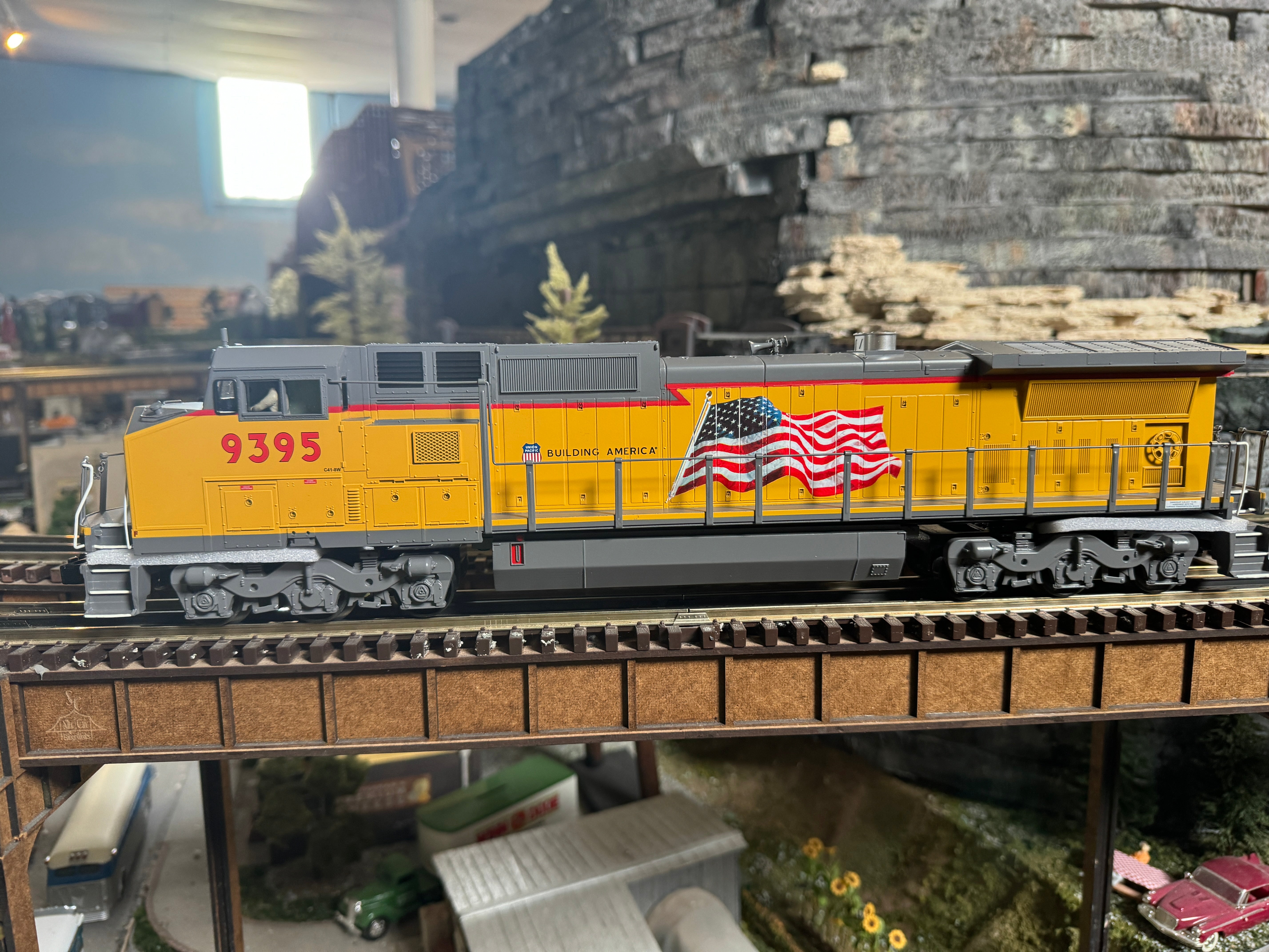 MTH 30-21086-1 - Dash-8 Diesel Engine "Union Pacific" #9395 w/ PS3 (Flag 6-Wheel Trucks)