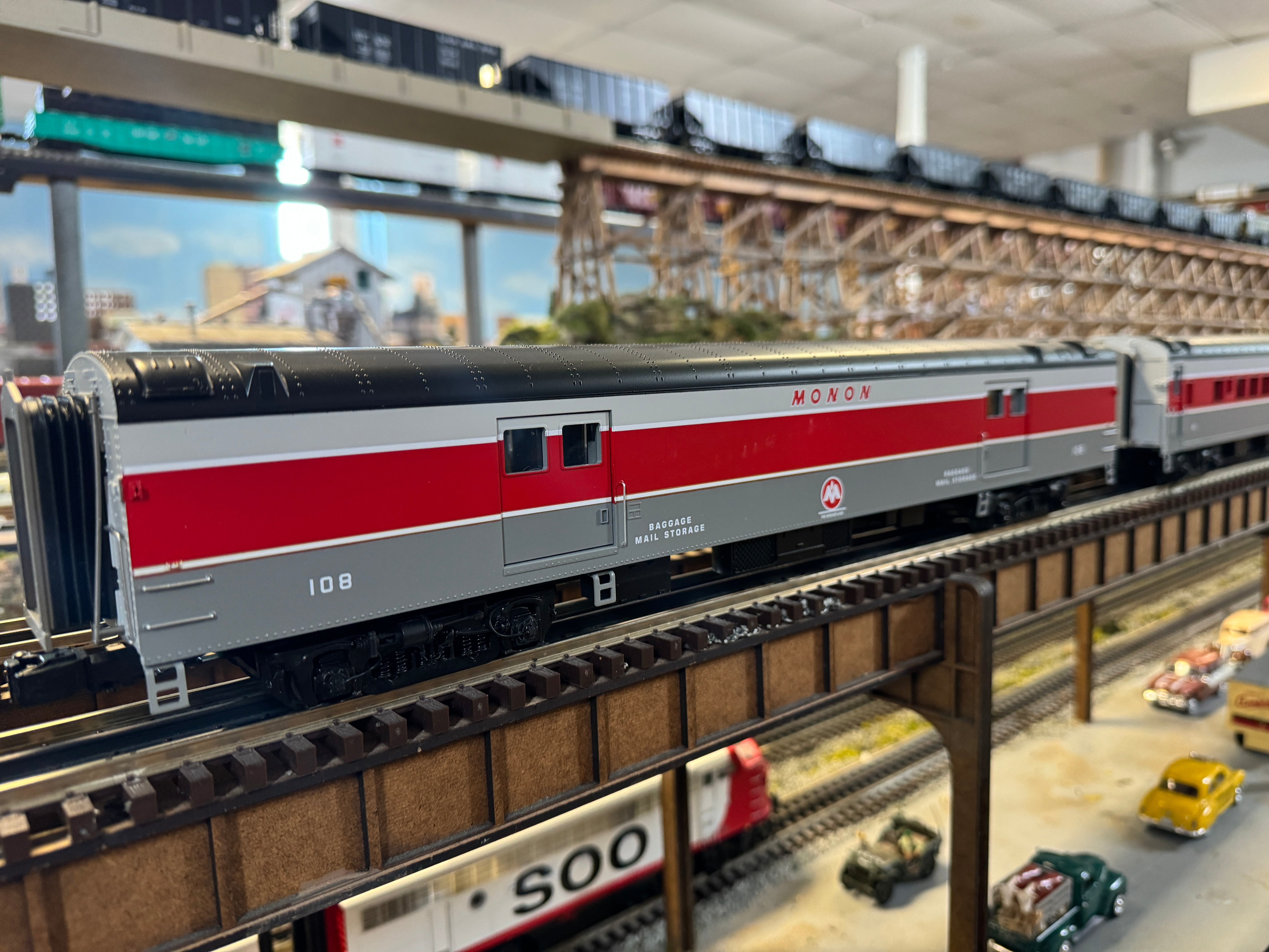 Atlas O - 70' Streamlined Passenger Set “Chicago, Indianapolis