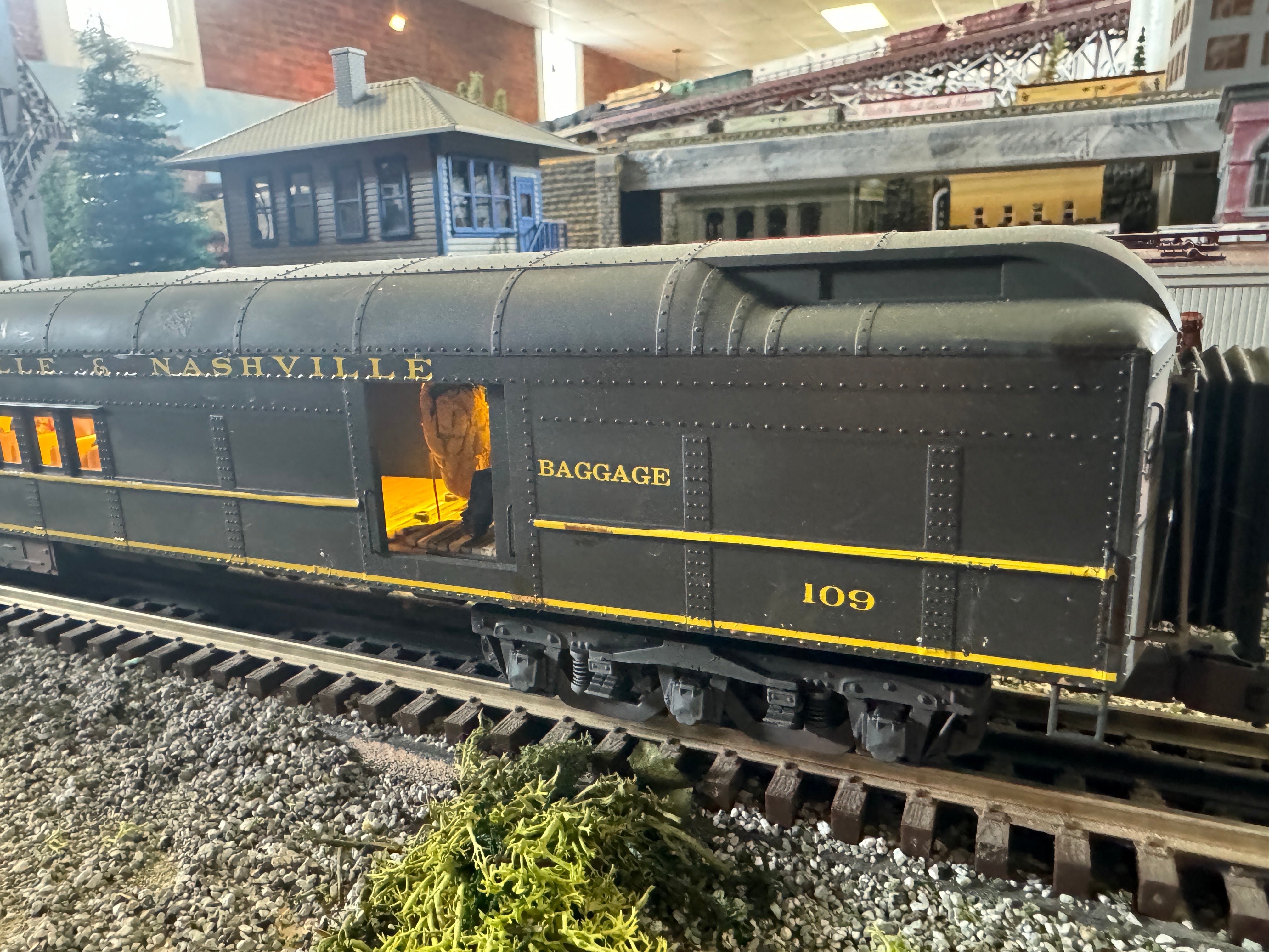 Atlas O 3007035-40 - 70' Madison Heavyweight Passenger Car Set "Unlettered" (6-Car) - Custom Run for MrMuffin'sTrains