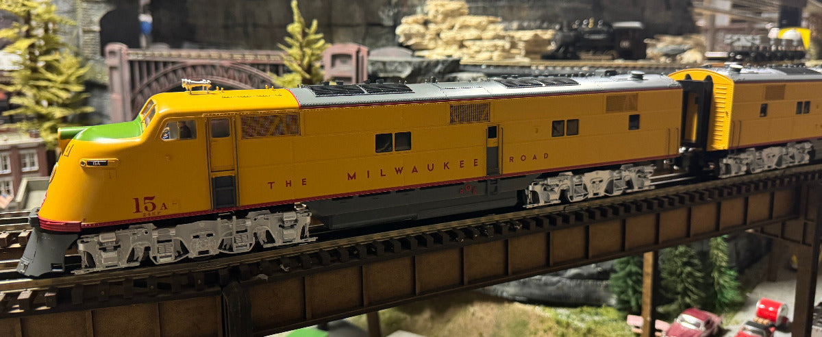 Lionel 2433020 - Legacy E6 AA Diesel Locomotive "Milwaukee Road" #15A, 15B (Yellow) - Custom Run for MrMuffin'sTrains