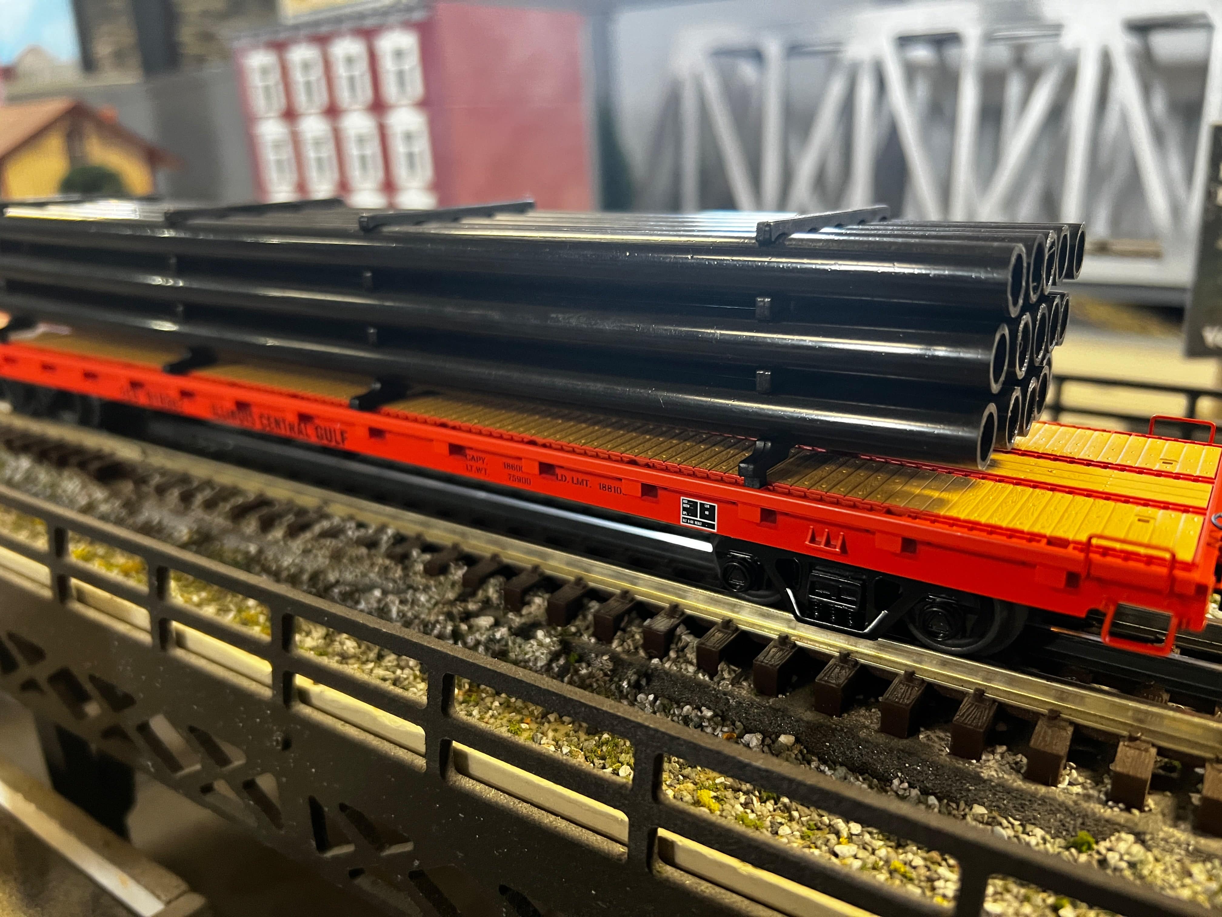 MTH 20-95575 - 60’ Flat Car "Illinois Central Gulf" #906360 w/ Pipe Load (Black)