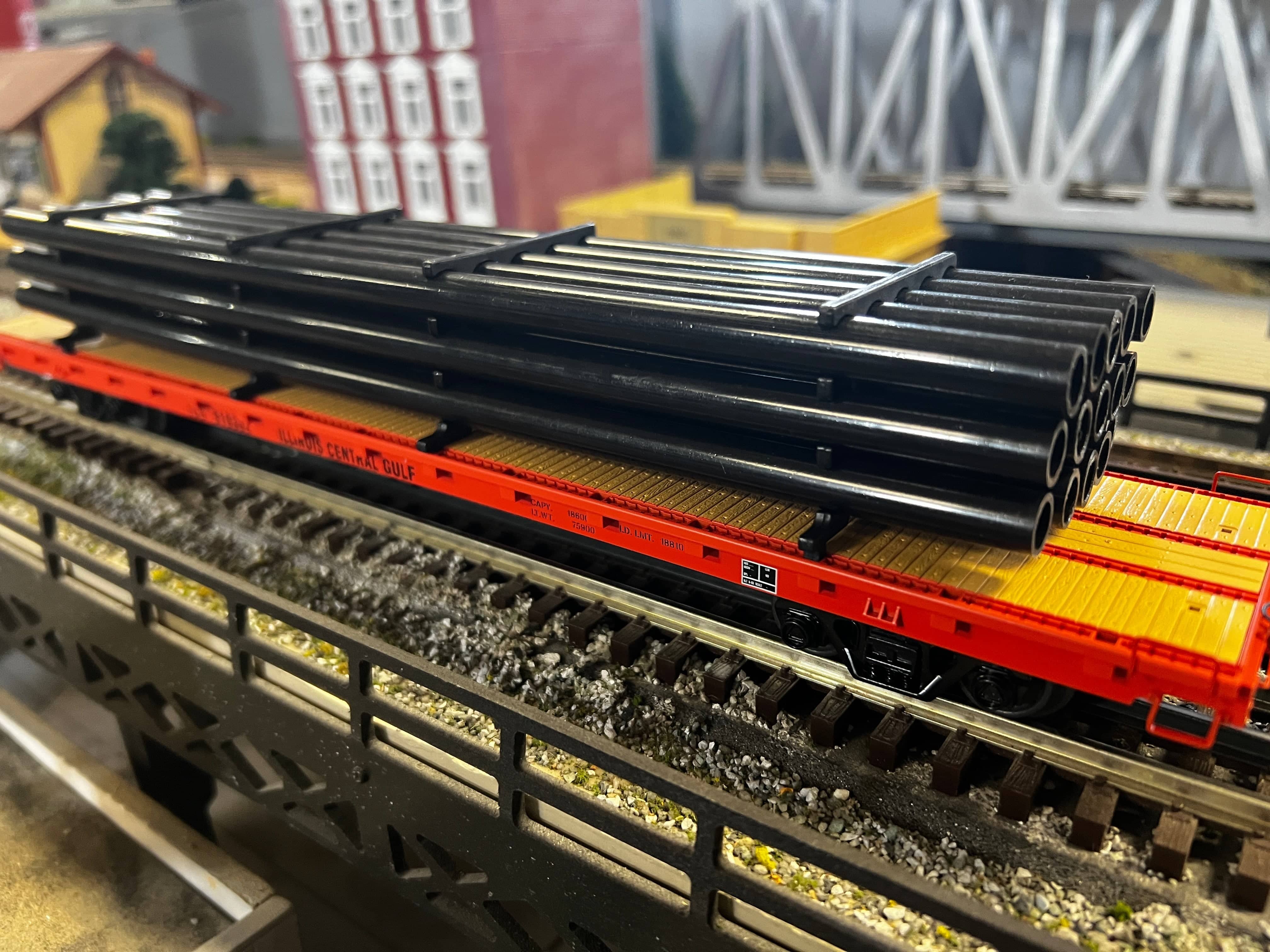 MTH 20-95576 - 60’ Flat Car "Illinois Central Gulf" #910302 w/ Pipe Load (Black)