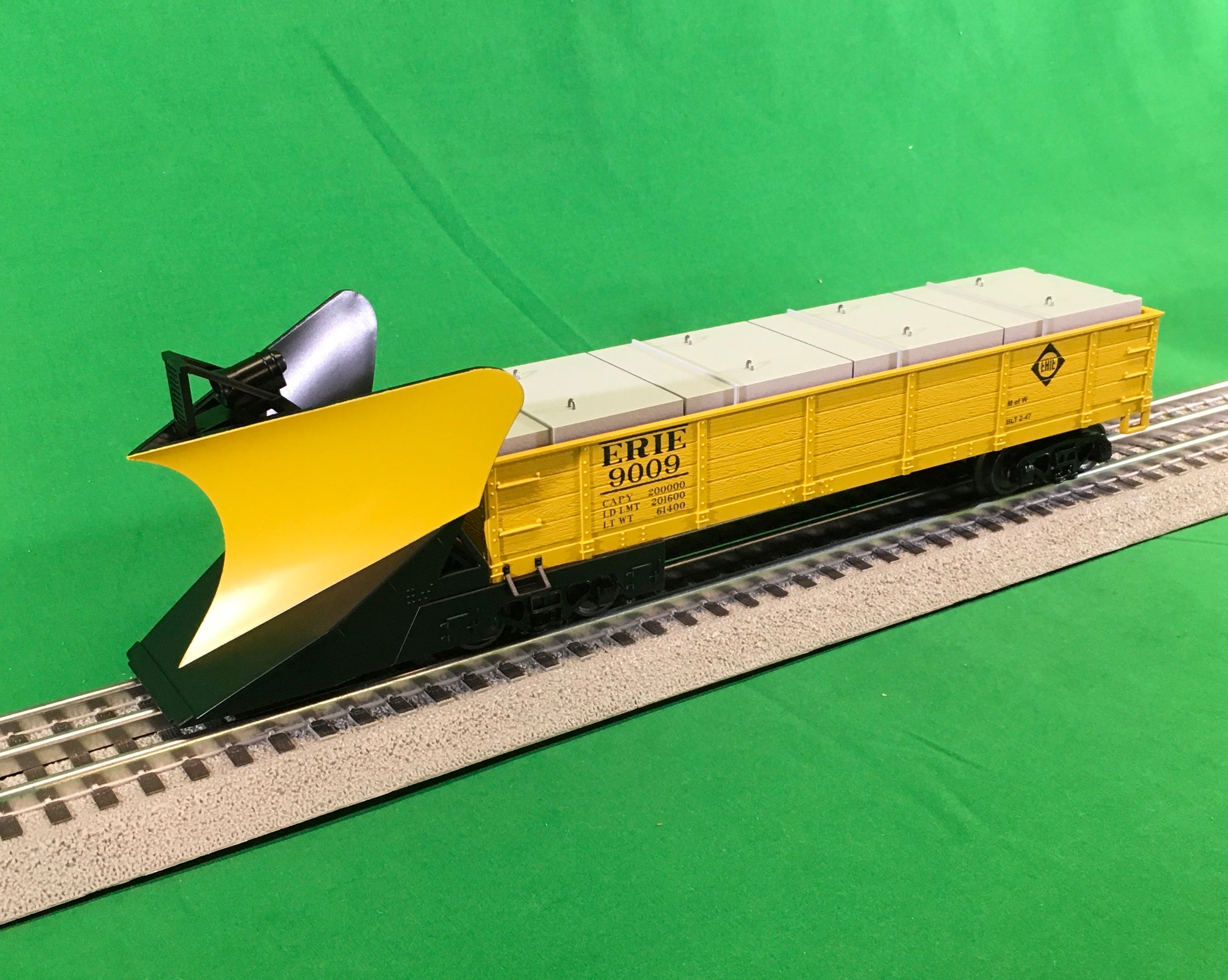 MTH 30-79675 - Heavy Duty Snowplow "Erie" #9009