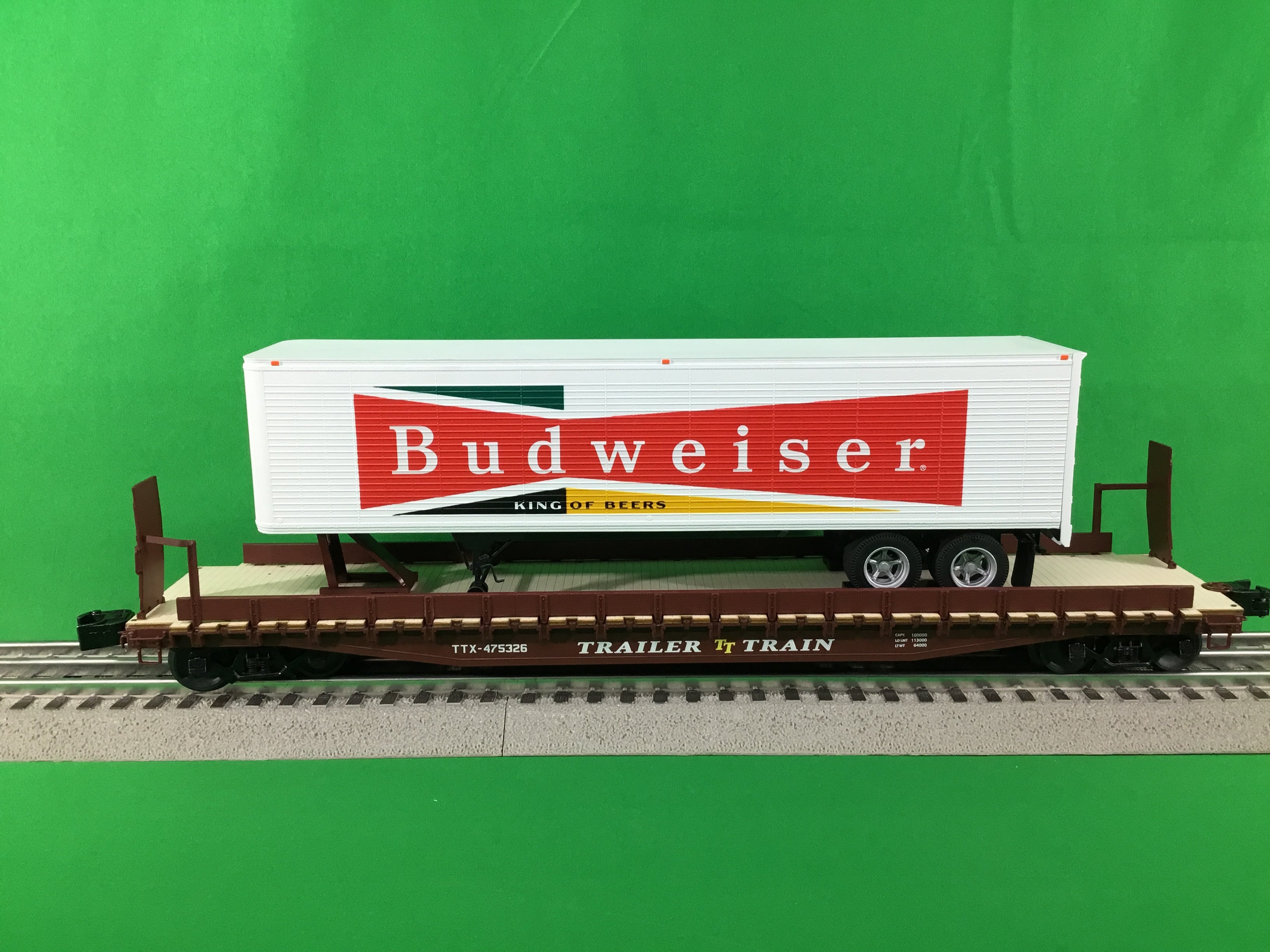 Lionel 2326400 - 50' Flatcar "TTX" w/ Budweiser Trailer