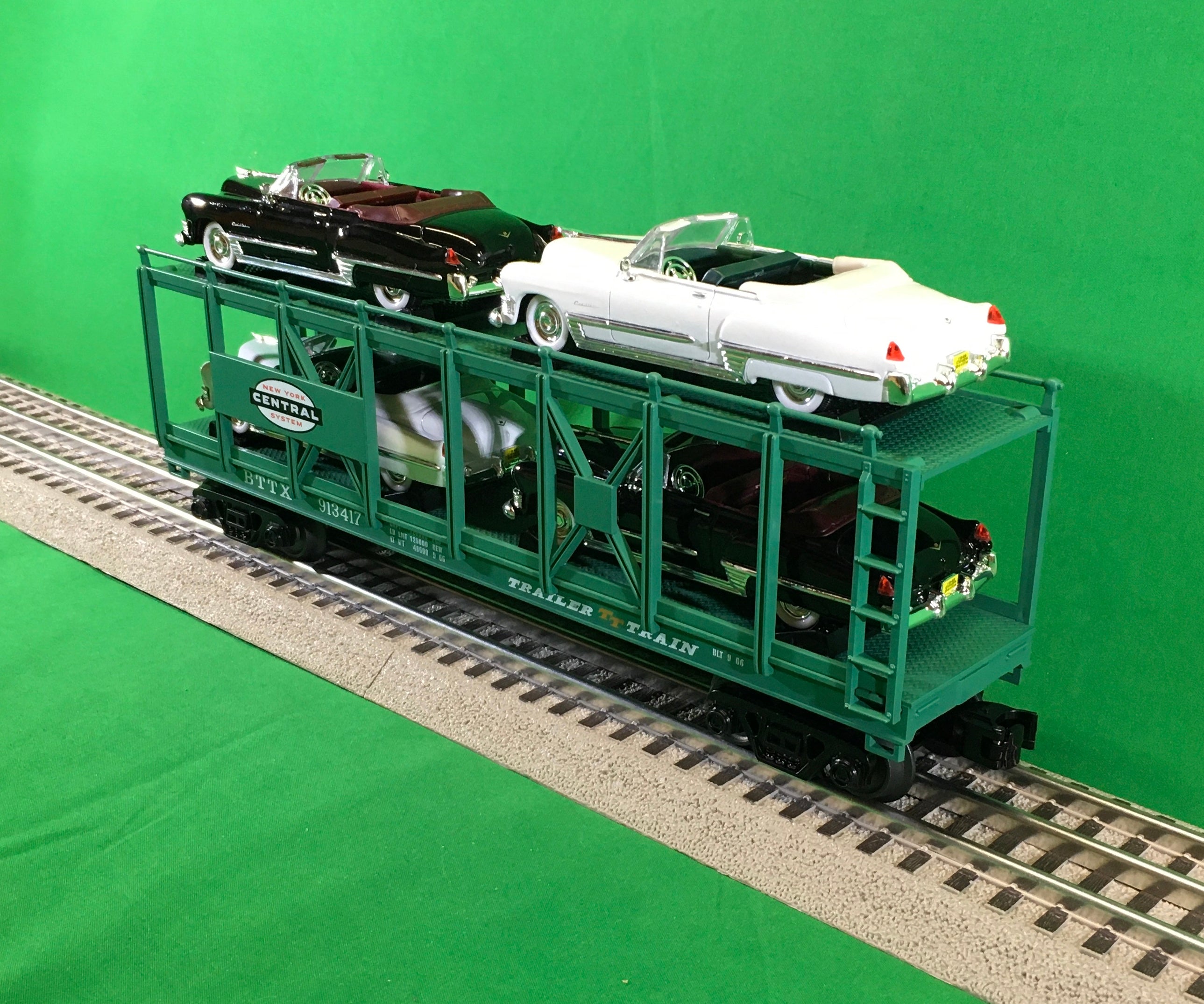 MTH 30-76878 - Auto Carrier Flat Car "New York Central" w/ (4) ‘49 Cadillac Coupe De Villes #913417