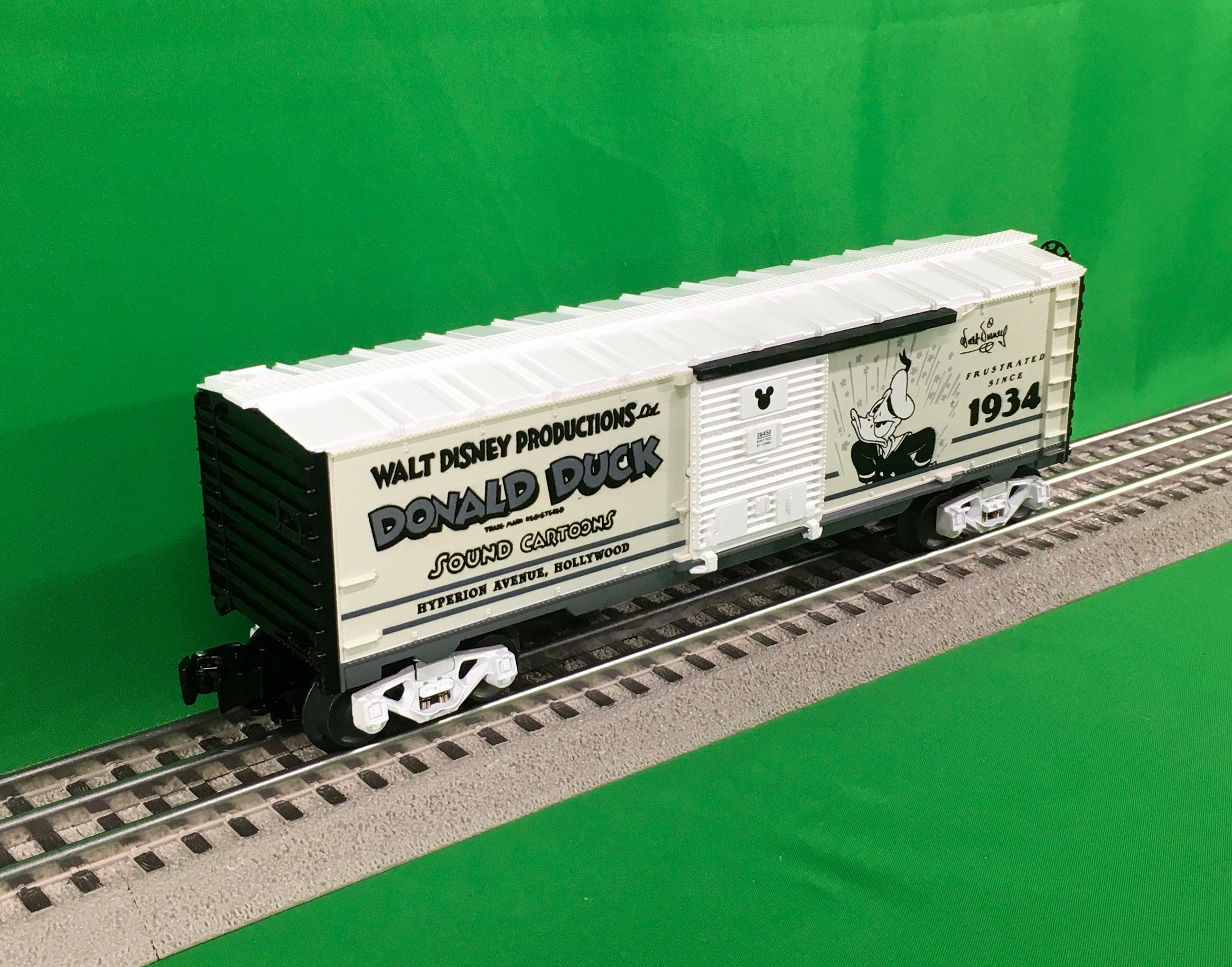 Lionel 2328450 - Disney - 100 Years of Wonder "Donald Duck" Vault Moments Boxcar