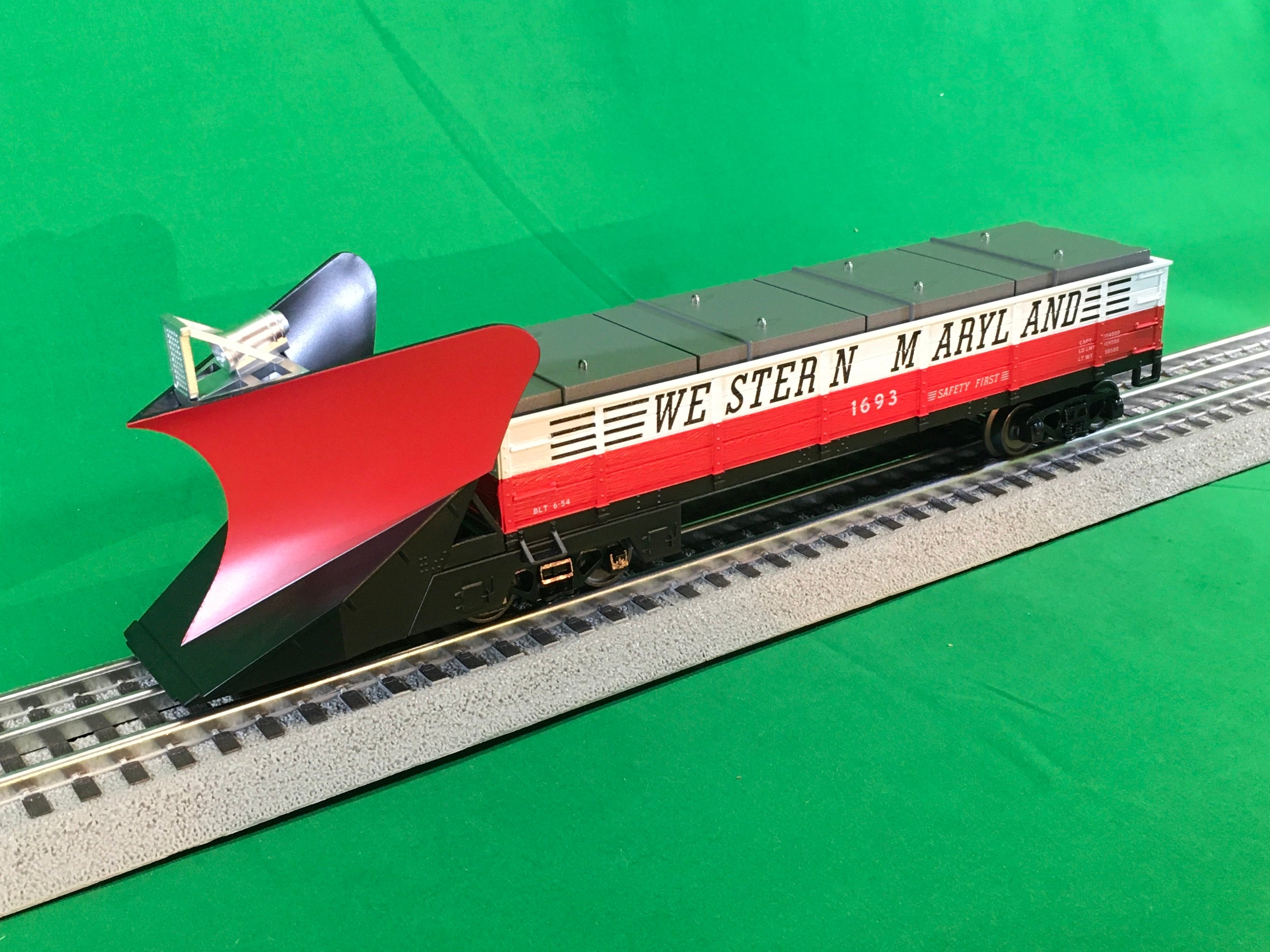 MTH 30-79676 - Heavy Duty Snowplow "Western Maryland" #1693