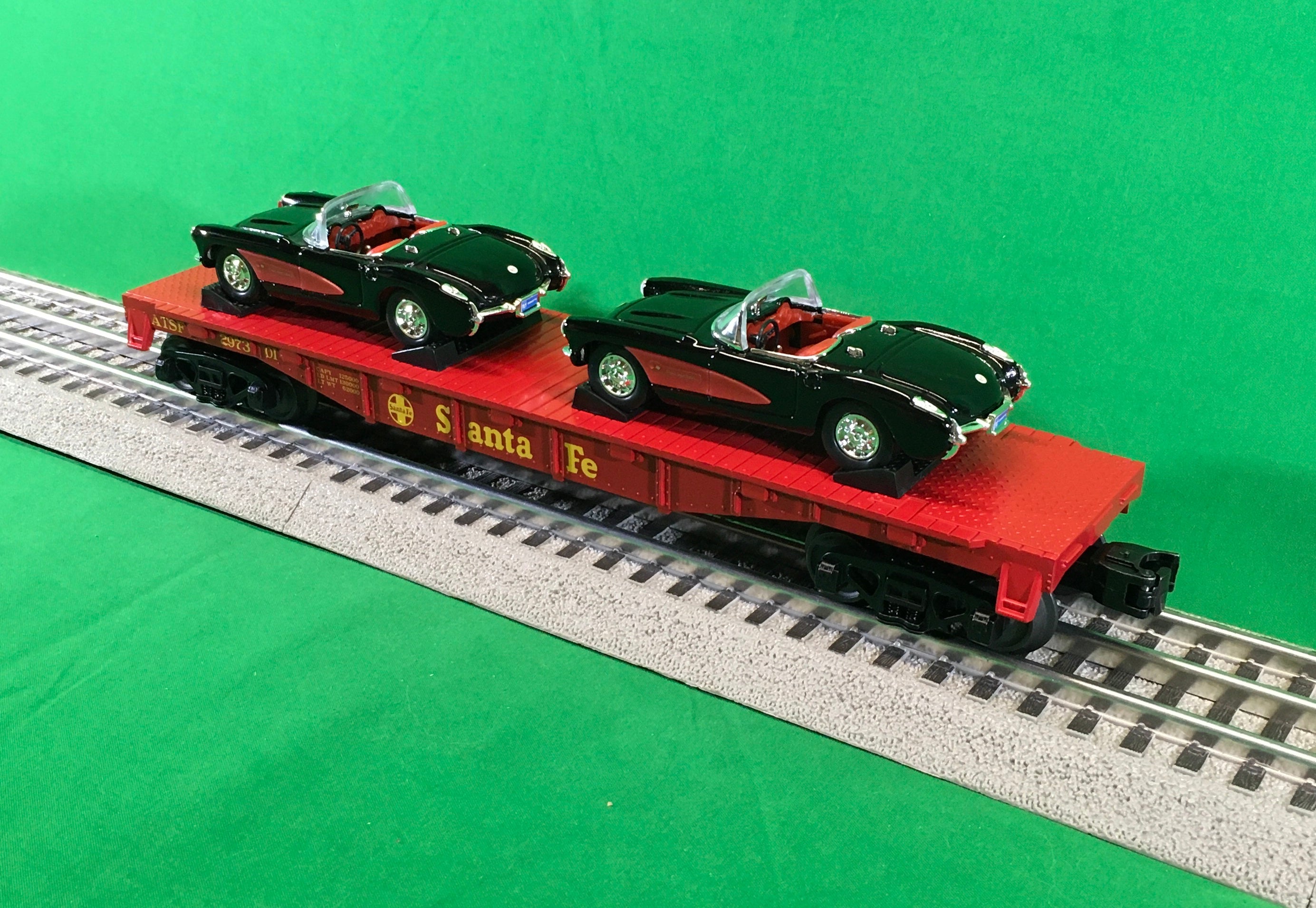 MTH 30-76876 - Flat Car "Santa Fe" w/ (2) ‘57 Chevy Corvettes (Black) #297301