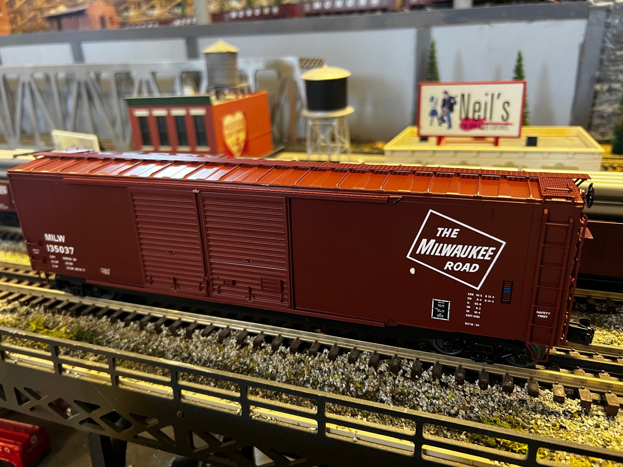 MTH 20-99312 - 50' PS-1 Double Door Box Car "Milwaukee Road" #135037 - Custom Run for MrMuffin'sTrains