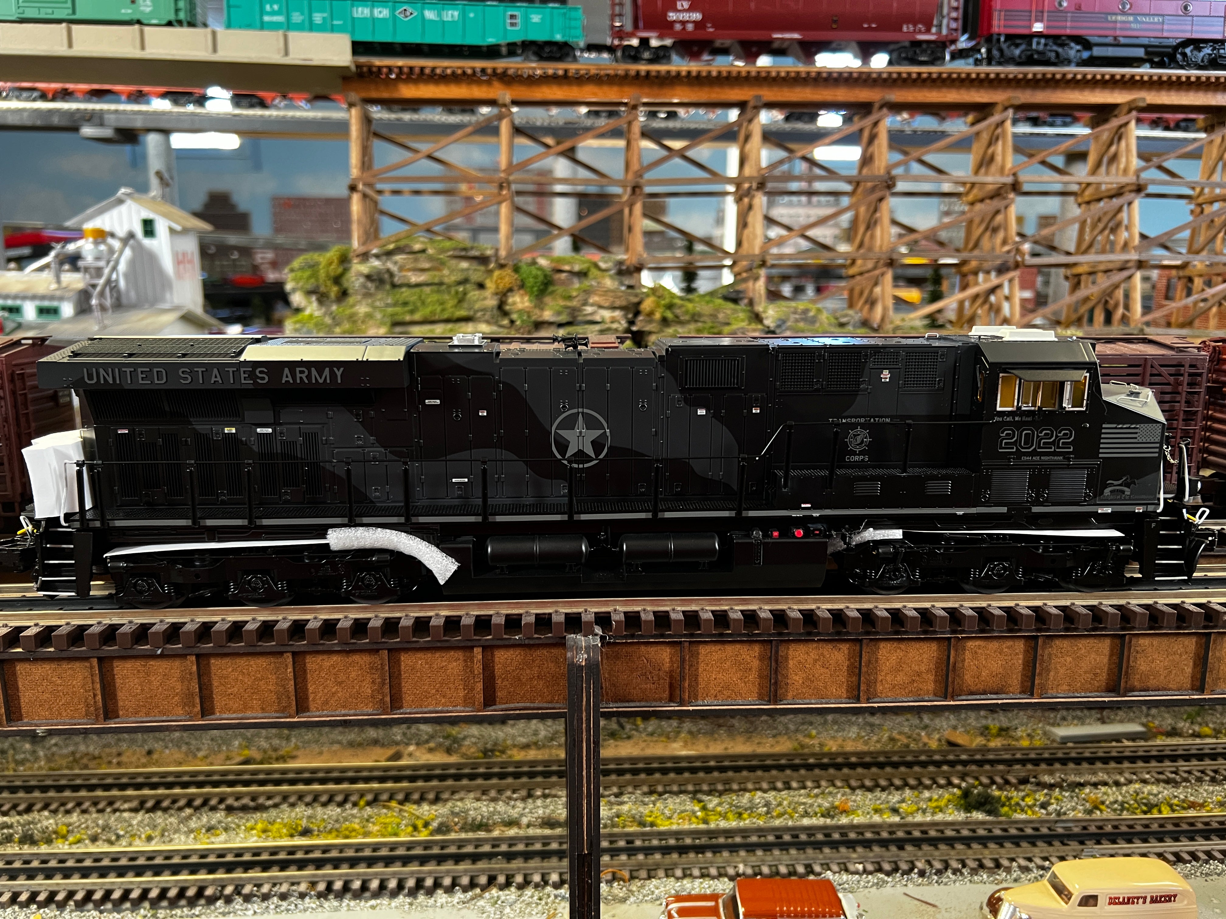 Lionel 2233502 - Legacy ES44AC Diesel Locomotive "U.S. Armed Forces" #2021 (Non-PWD)
