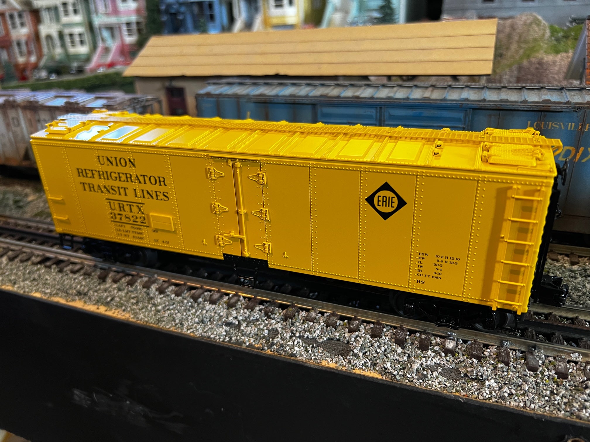 MTH 20-94591 - 40' Steel Sided Reefer Car "Erie" #37819 - Custom Run for MrMuffin'sTrains