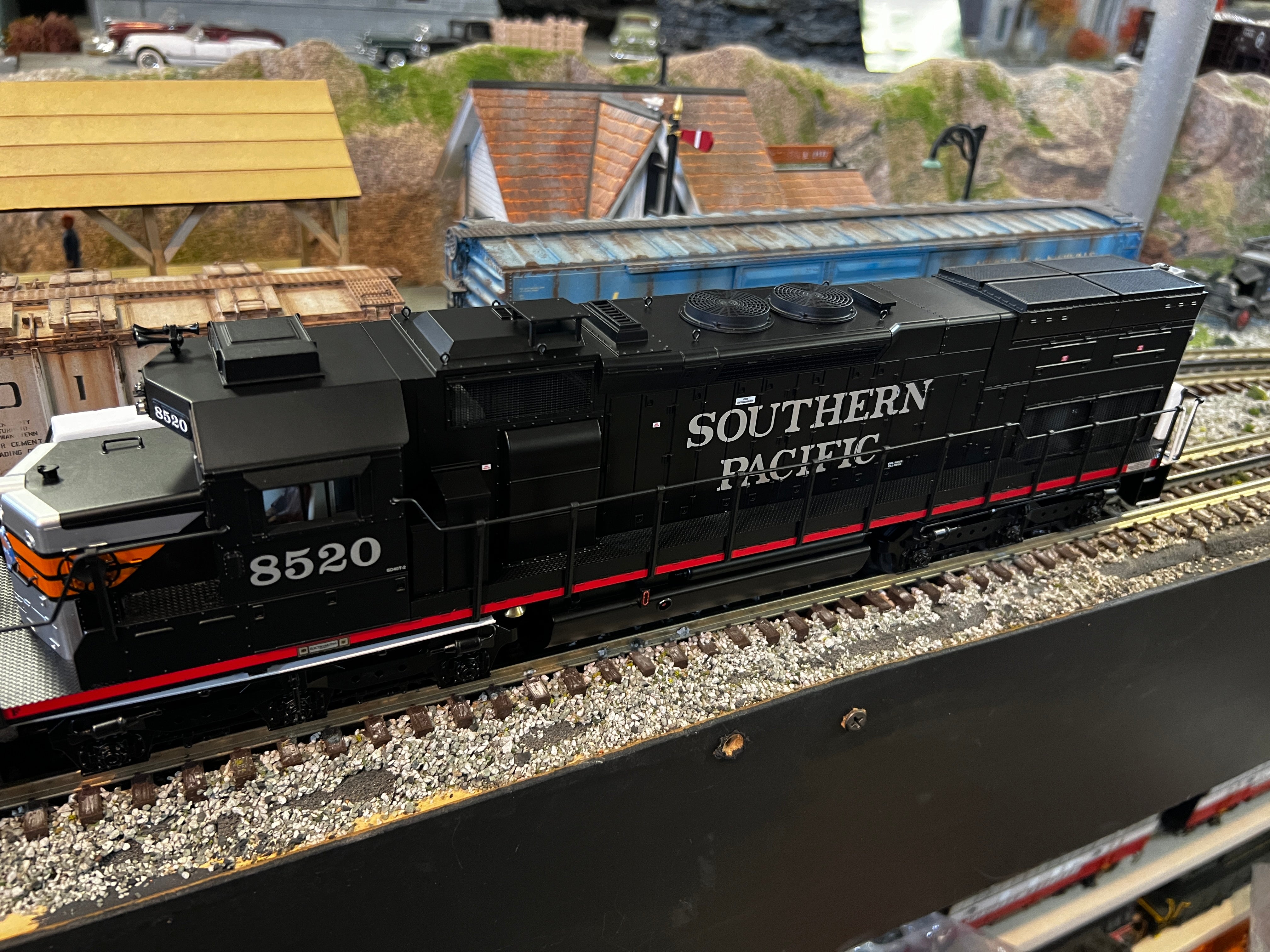 Lionel 2333412 - Legacy SD40T-2 Diesel Locomotive "Southern Pacific" #8525 (Black Widow)