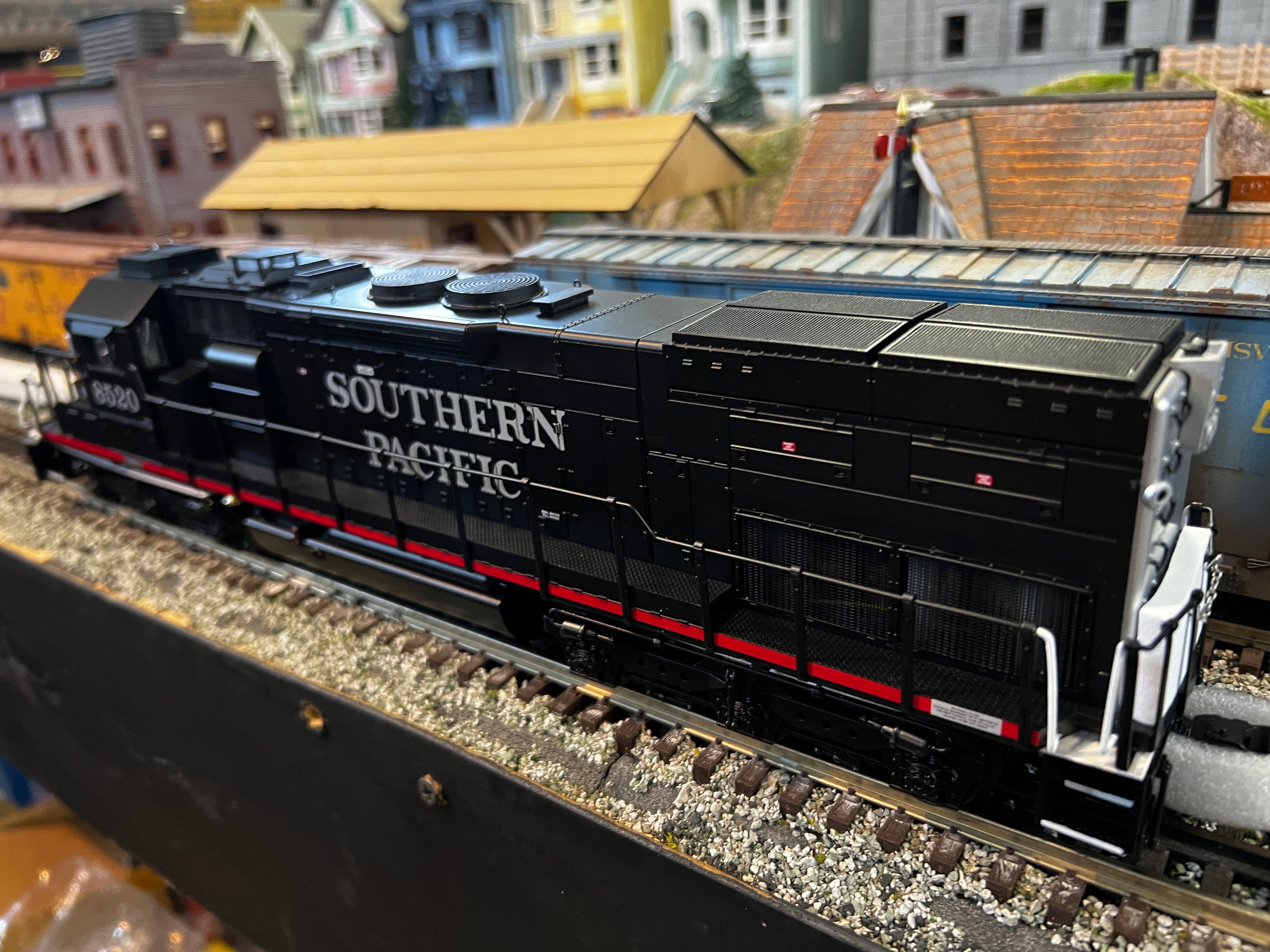Lionel 2333411 - Legacy SD40T-2 Diesel Locomotive "Southern Pacific" #8520 (Black Widow)