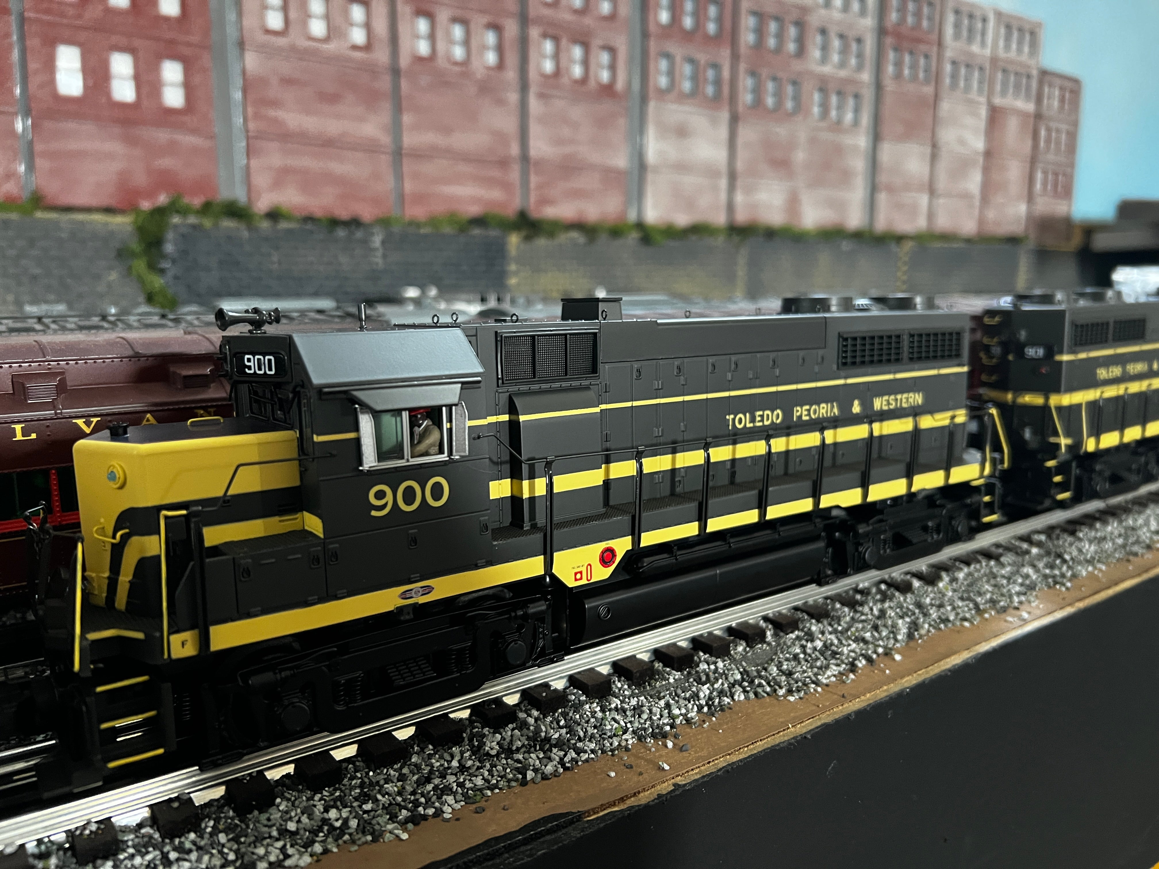 MTH 20-21565-1 - GP-35 Low Hood Diesel Engine "Toledo Peoria & Western" w/ #900 PS3 - Custom Run for MrMuffin'sTrains