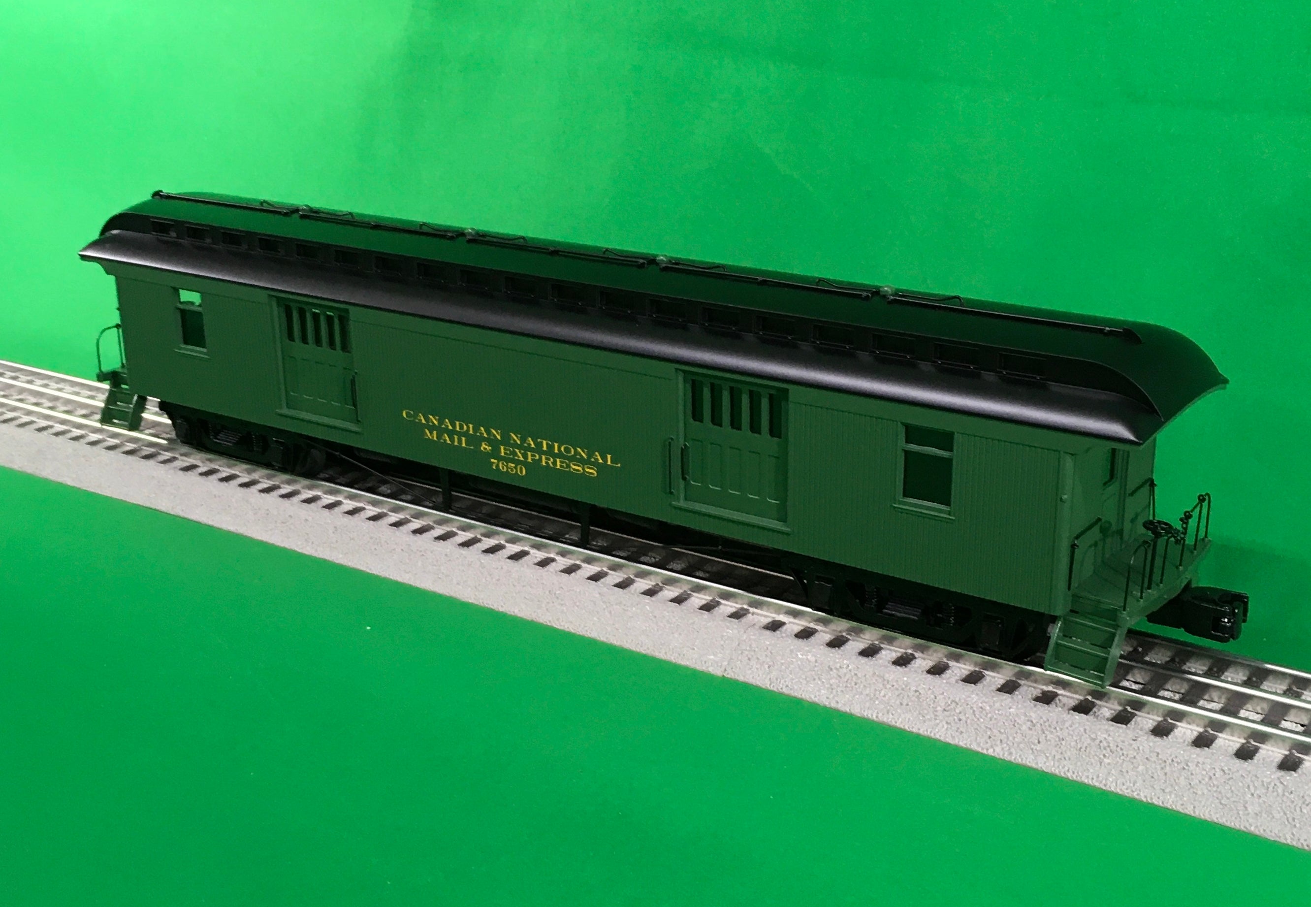 Lionel 2327180 - Wood Passenger Car "Canadian National" (2-Car) Set A