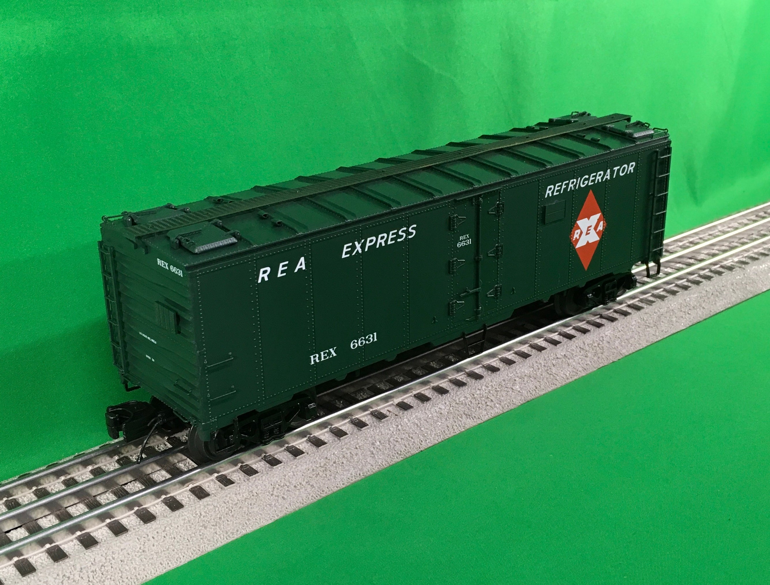 MTH 20-94581 - 40' Steel Sided Reefer Car "Railway Express Agency"