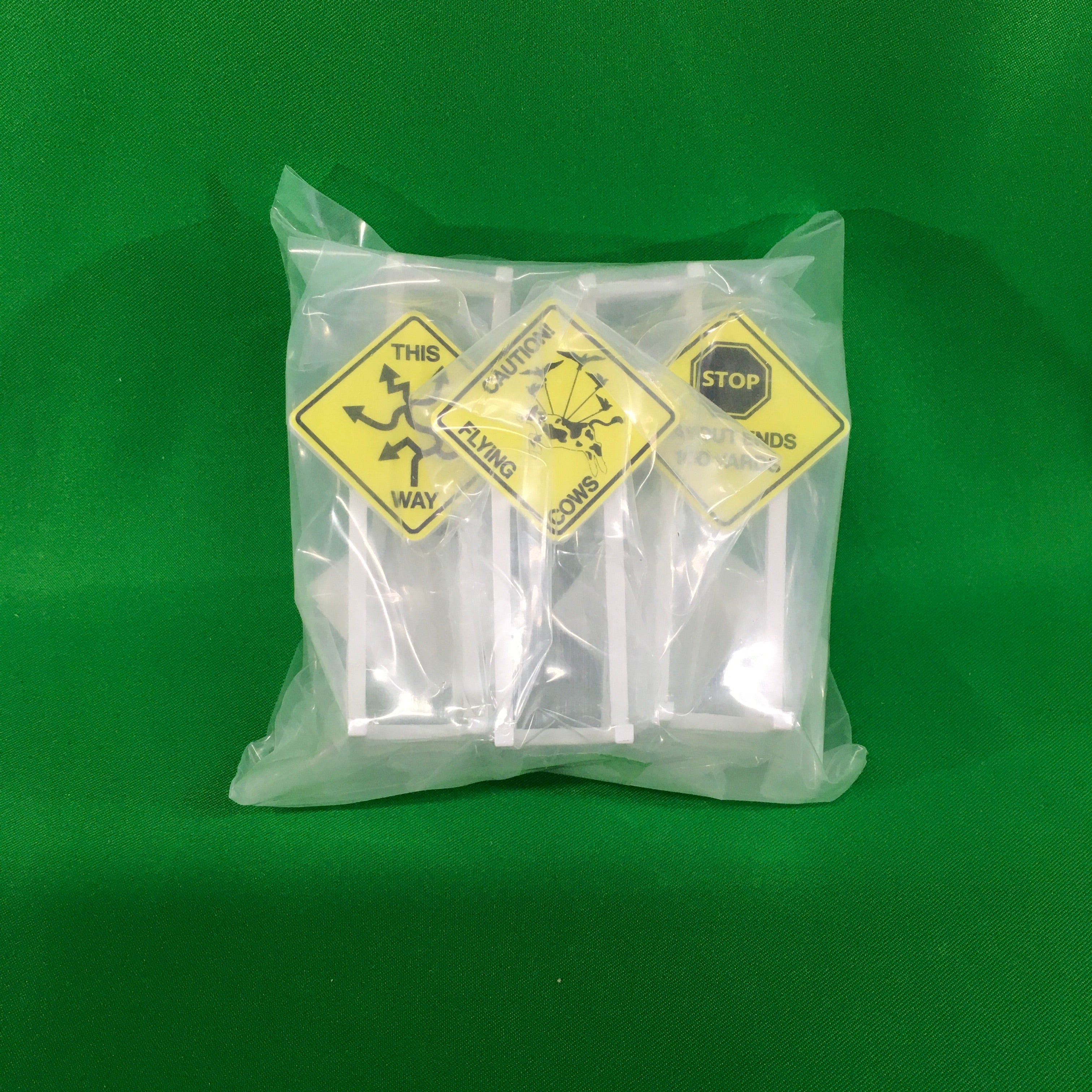 Lionel 2330010 - Unique Railroad Signs (5-Pack) Set #2