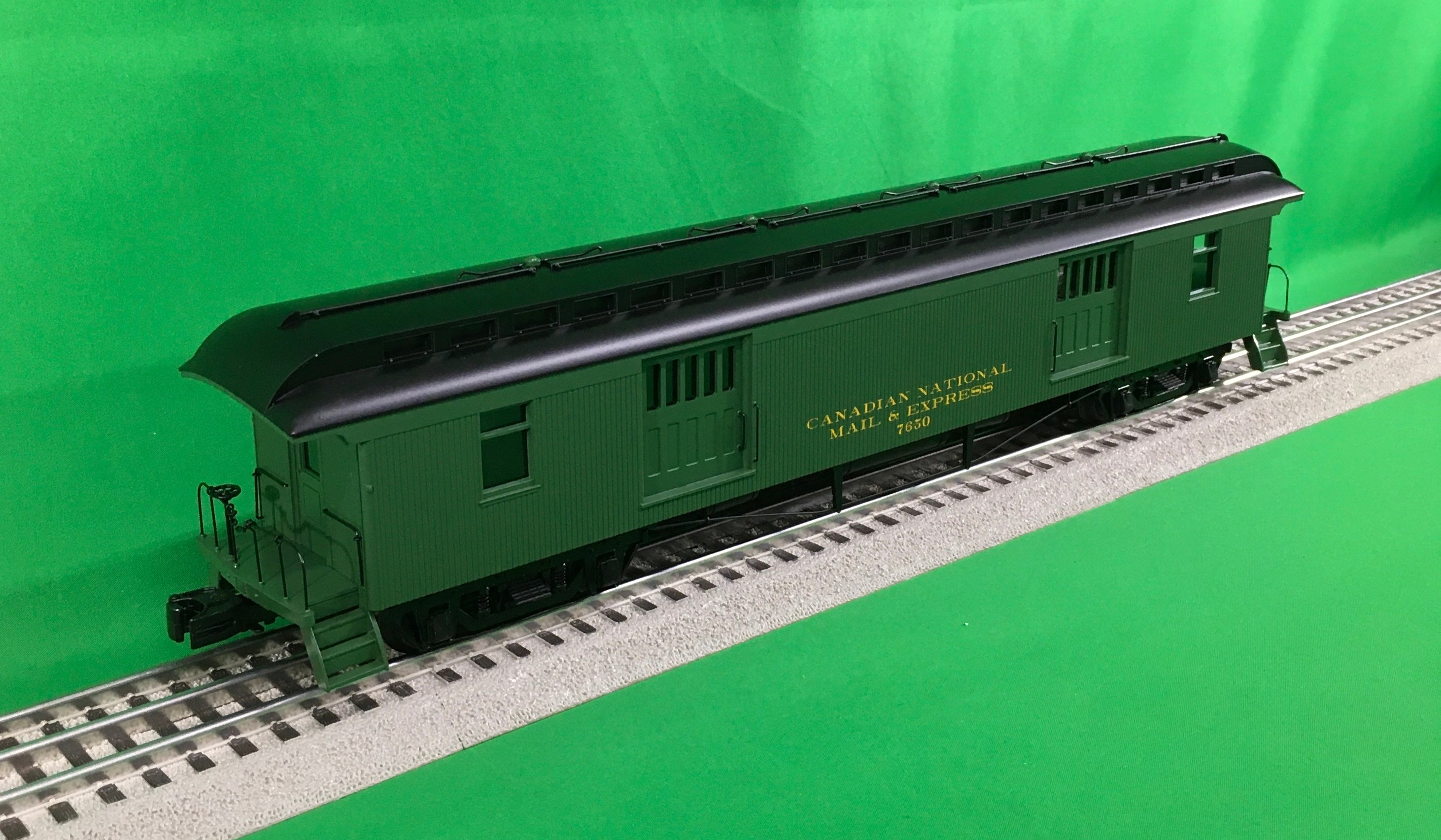 Lionel 2327180 - Wood Passenger Car "Canadian National" (2-Car) Set A