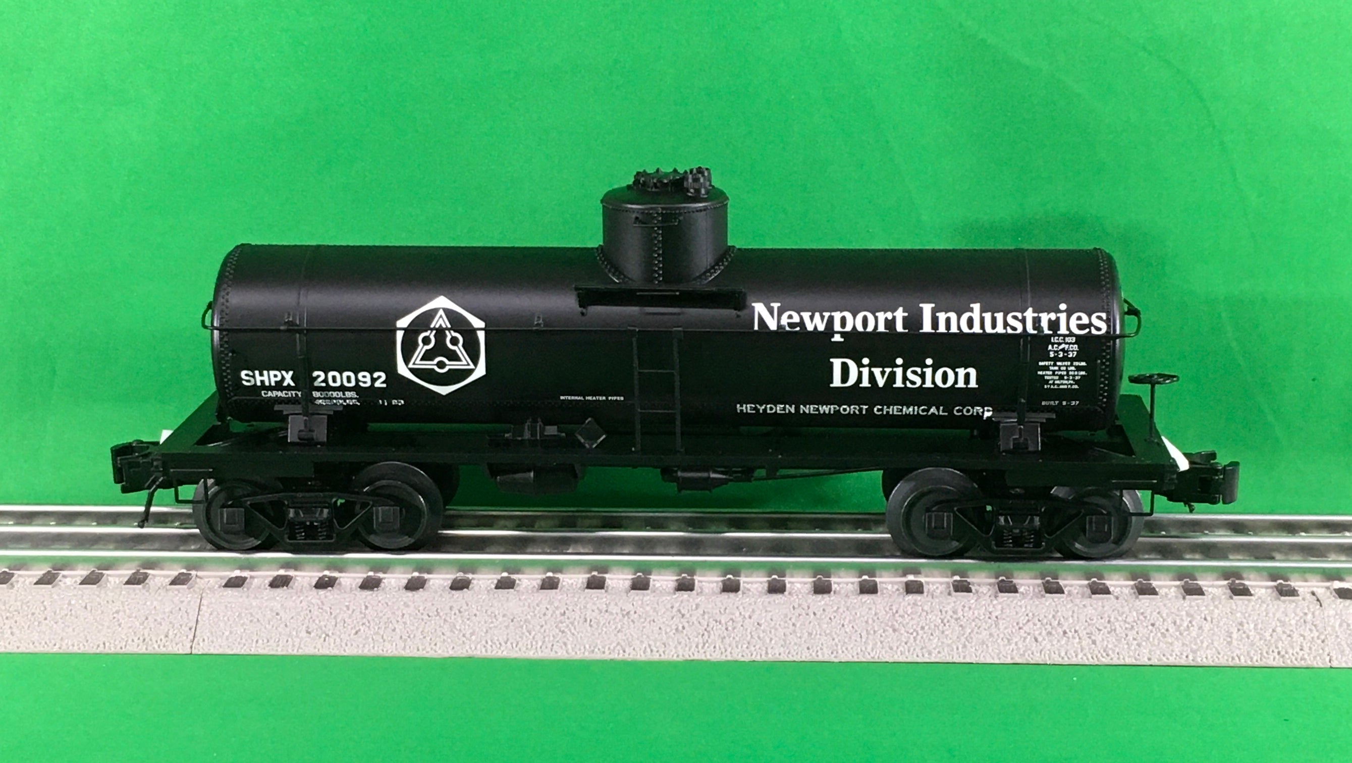 Atlas O 3003842 - ACF 8,000 Gallon Tank Car "Hayden Newport Chemicals" (SHPX)