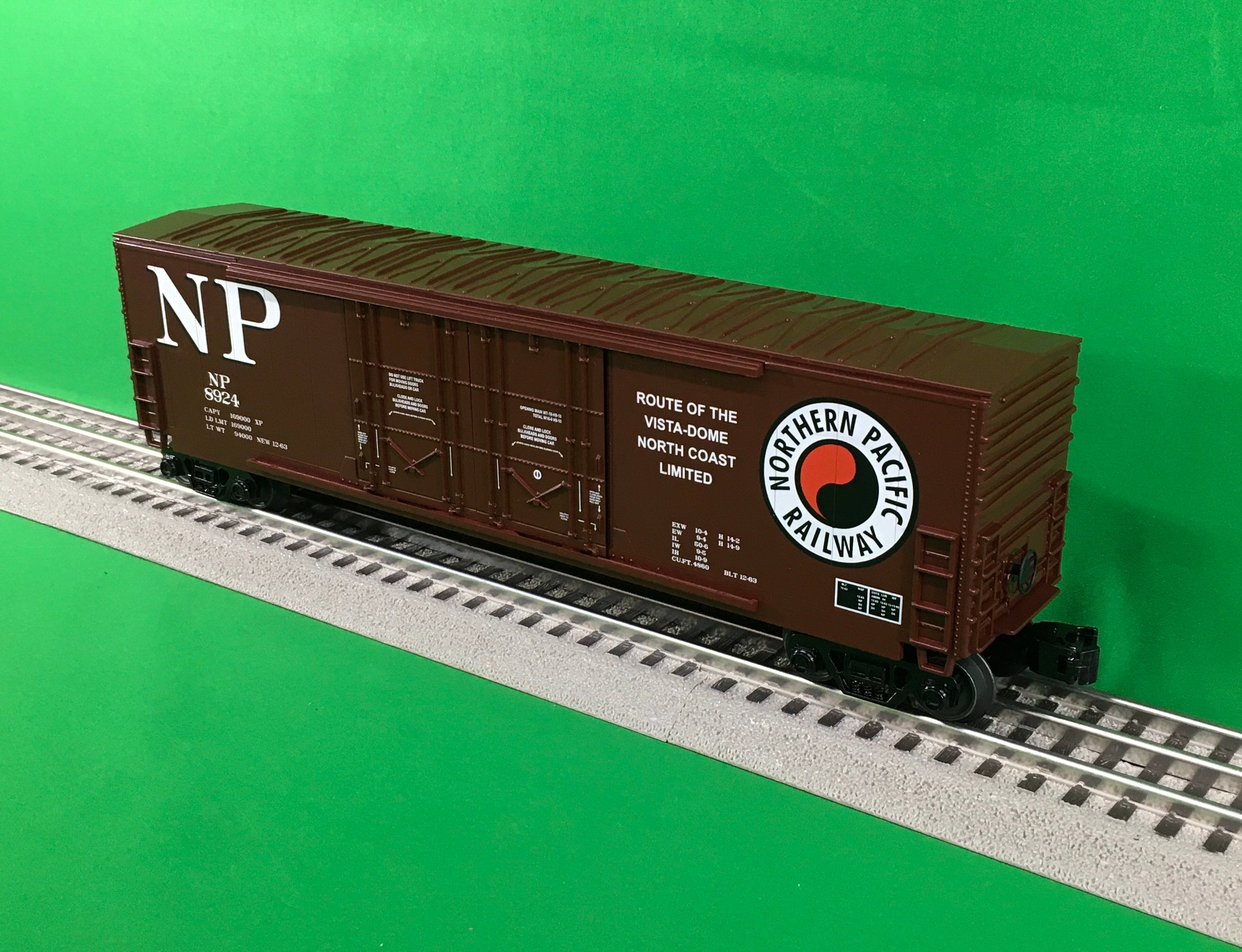 MTH 30-71094 - 50' Double Door Plugged Box Car "Northern Pacific" #8924