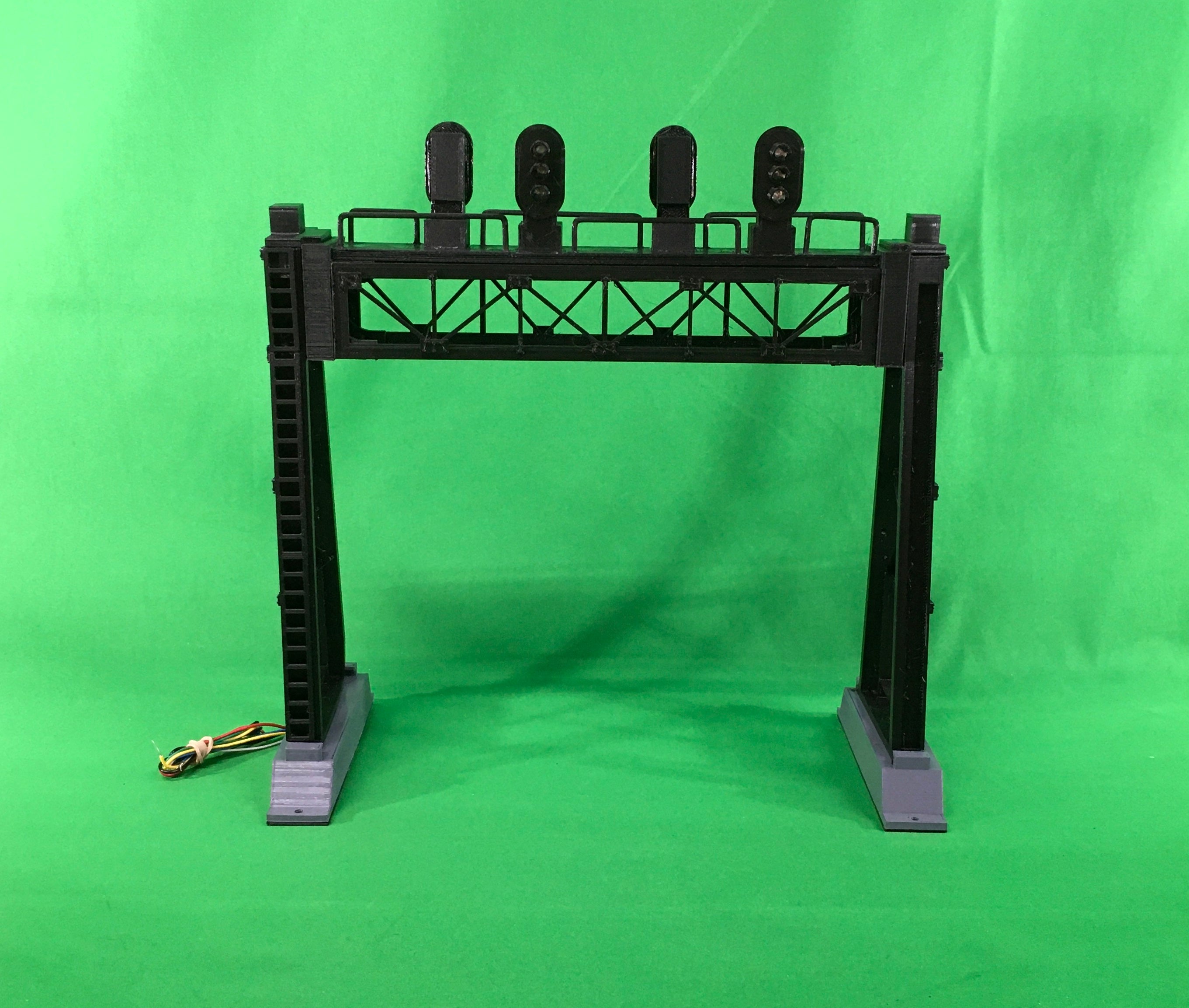 K & R Custom Models #4241A - 2-Track Signal Bridge - 4 Street Lights