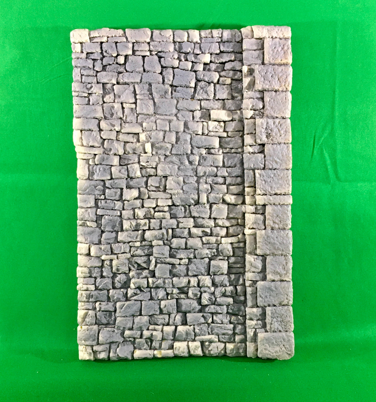 Atherton Scenics 6160 - "Rough Cut" Vertical Stone Wall - MrMuffin'sTrains