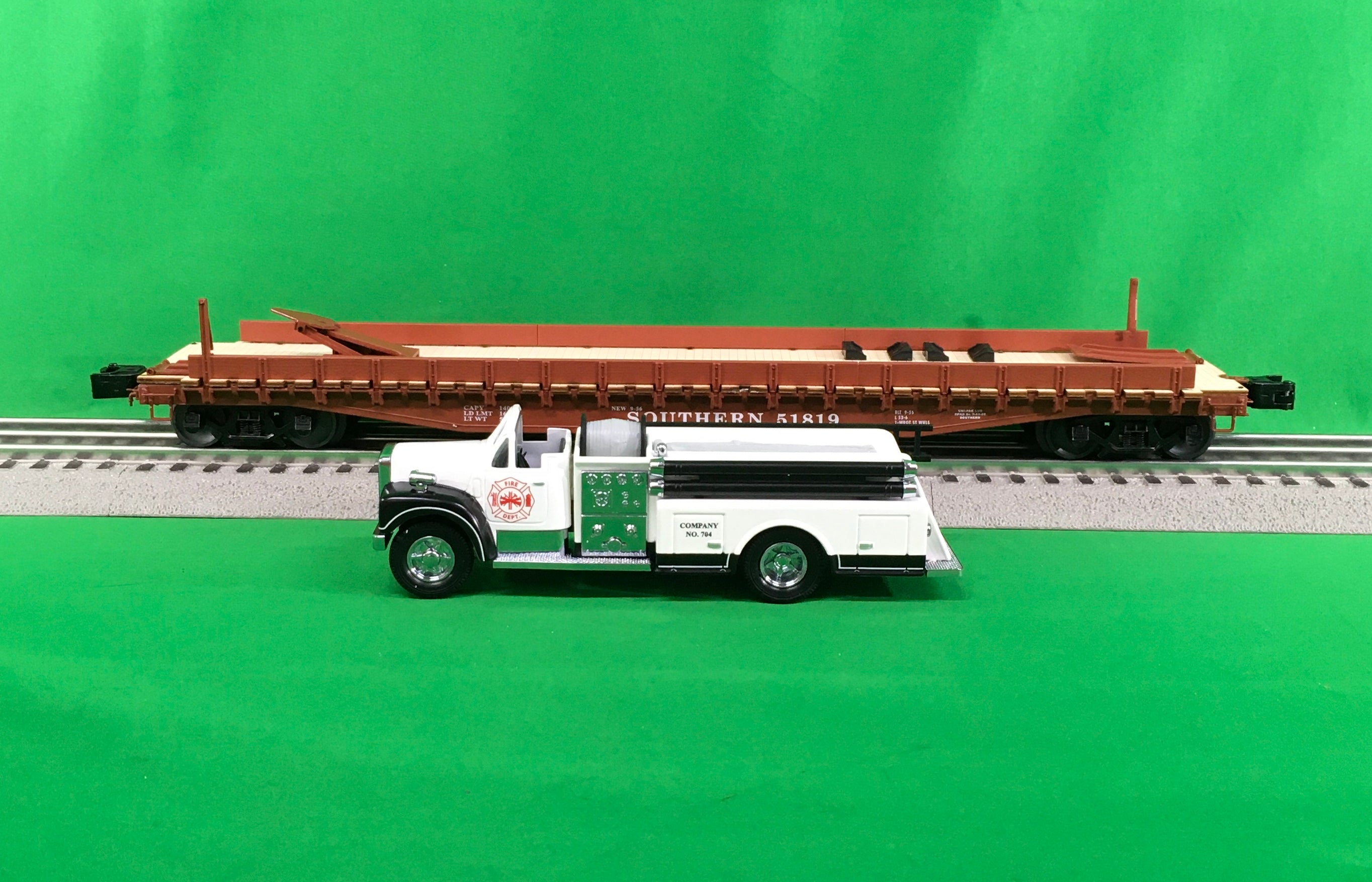 Lionel 2226310 - Flatcar "Southern" w/ Firetruck #51819