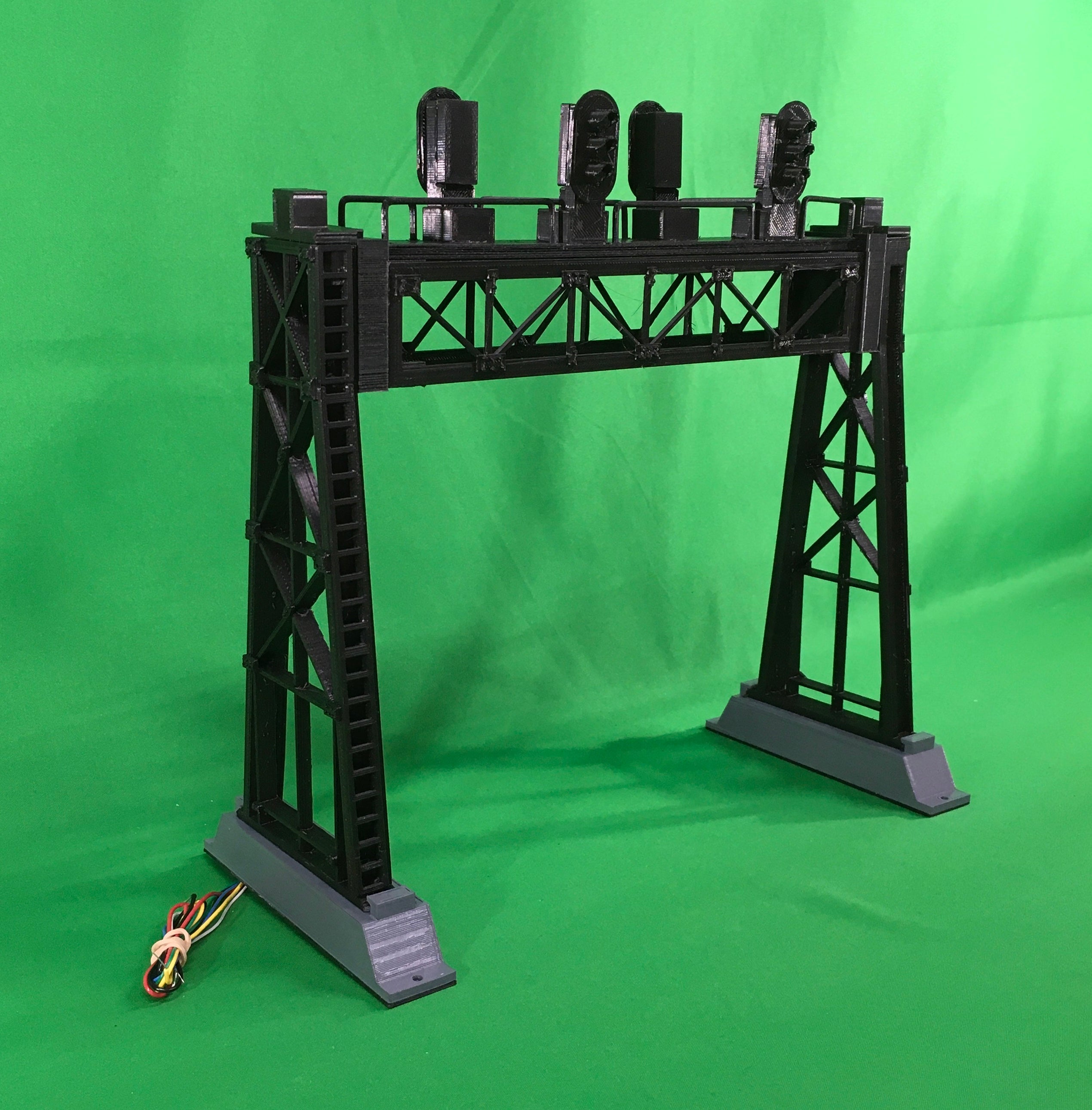 K & R Custom Models #4241 - 2-Track Signal Bridge - 4 Street Lights