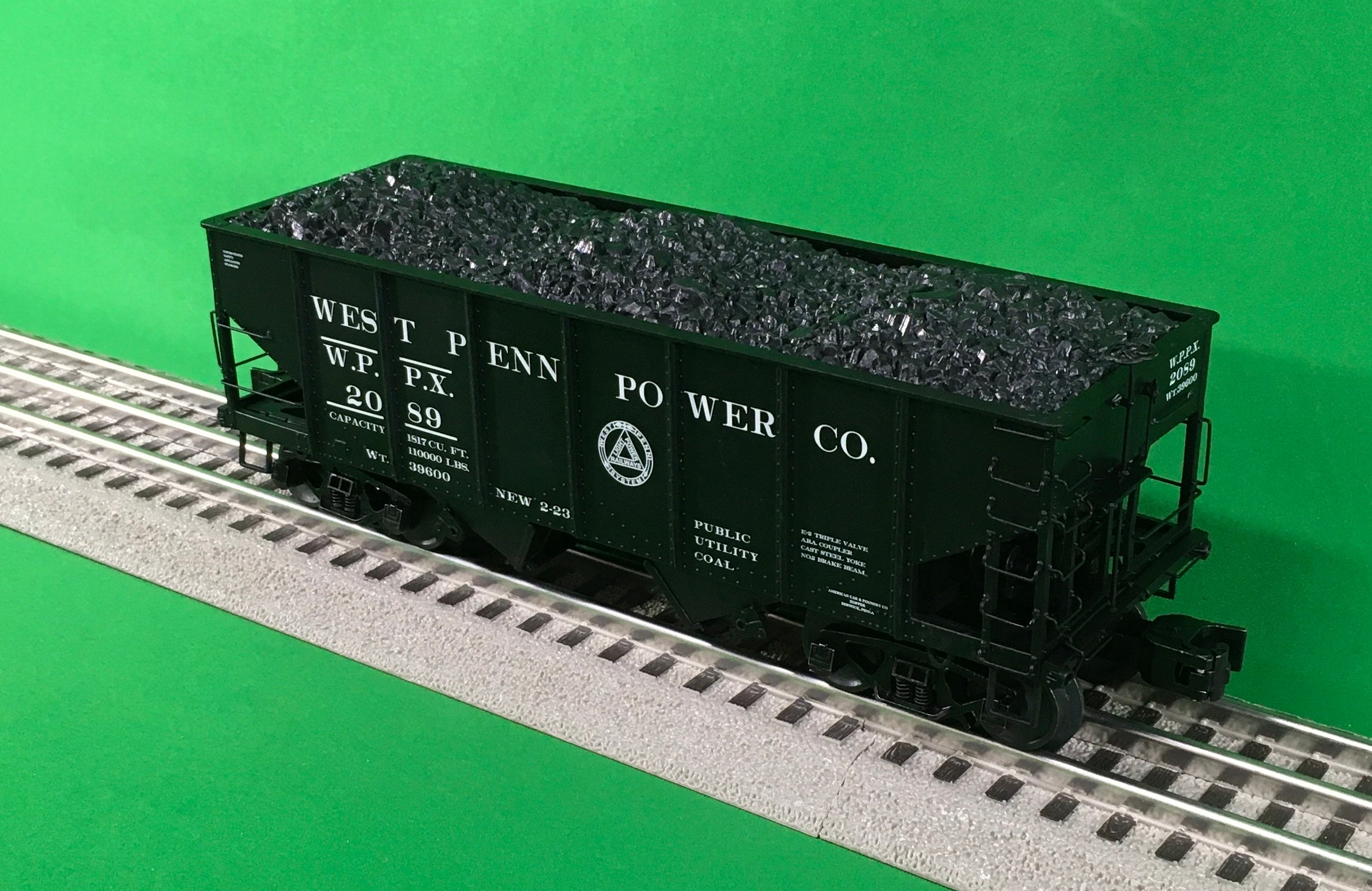 Lionel 2226980 - 2-Bay Hopper Car "West Penn Power" (2-Car)