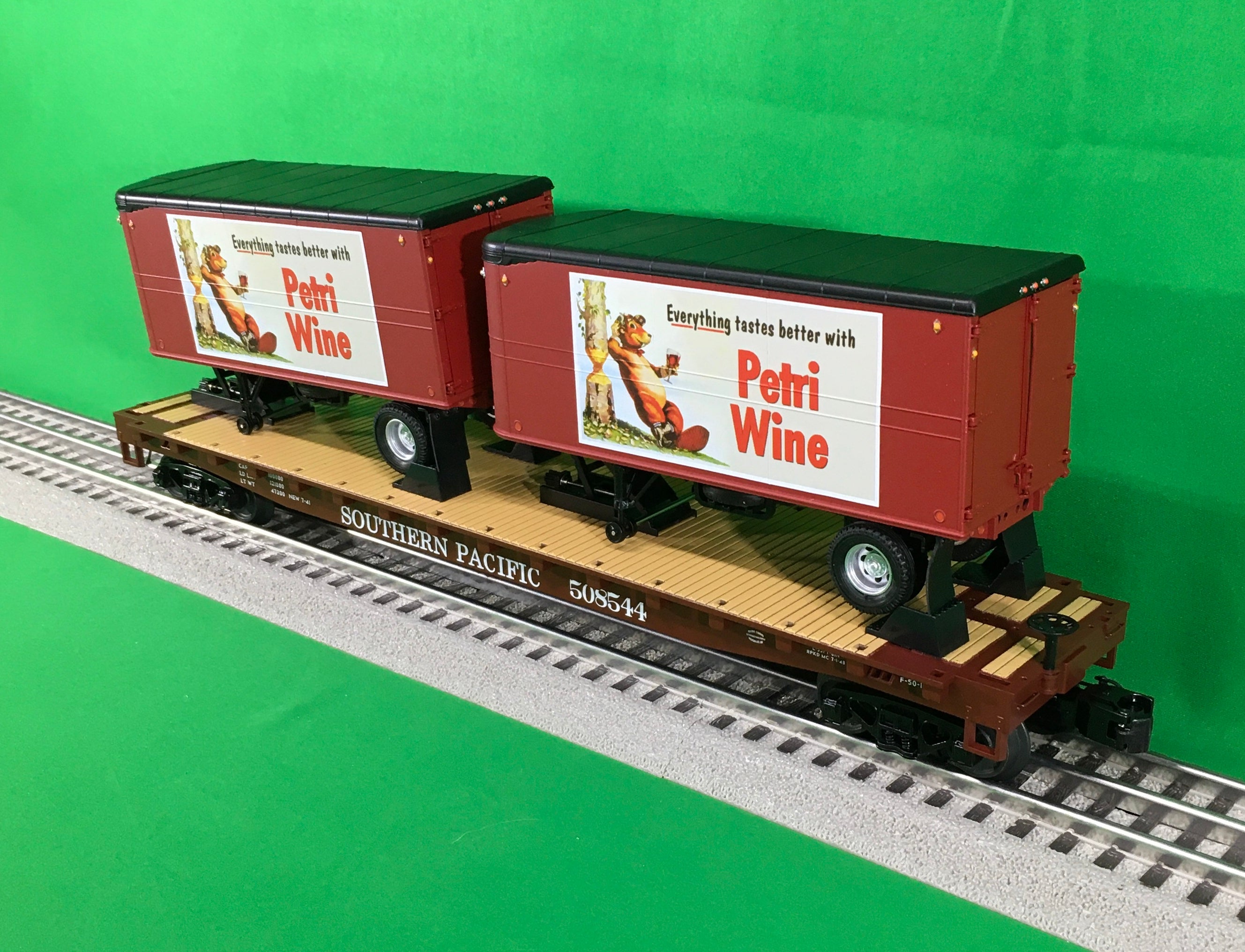 MTH 20-95557 - Flat Car "Southern Pacific" w/ (2) PUP Trailers (Petri Wine)