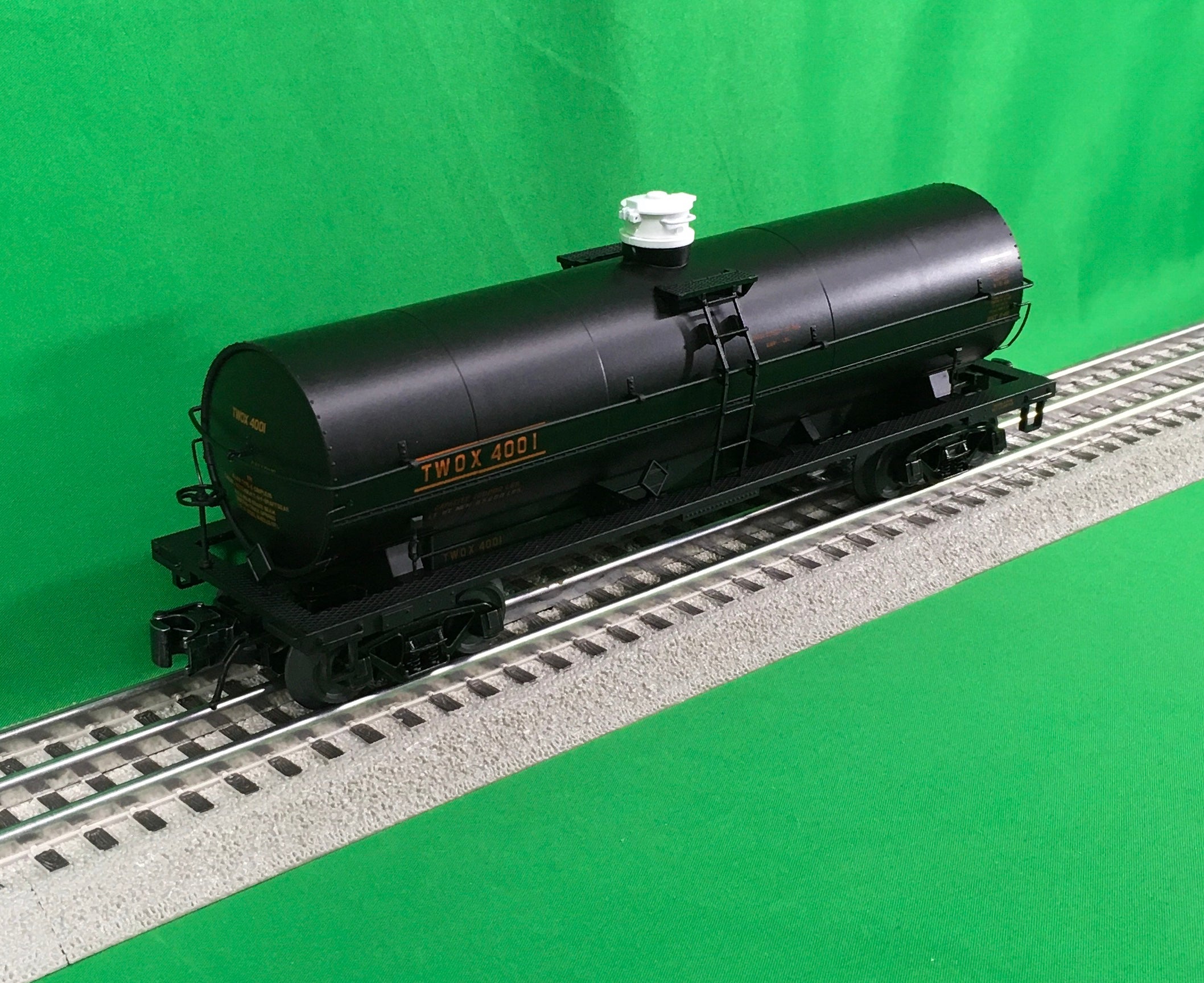 Atlas O 3005524 - 11,000 Gallon Tank Car "Tidewater Associated" (TWOX)