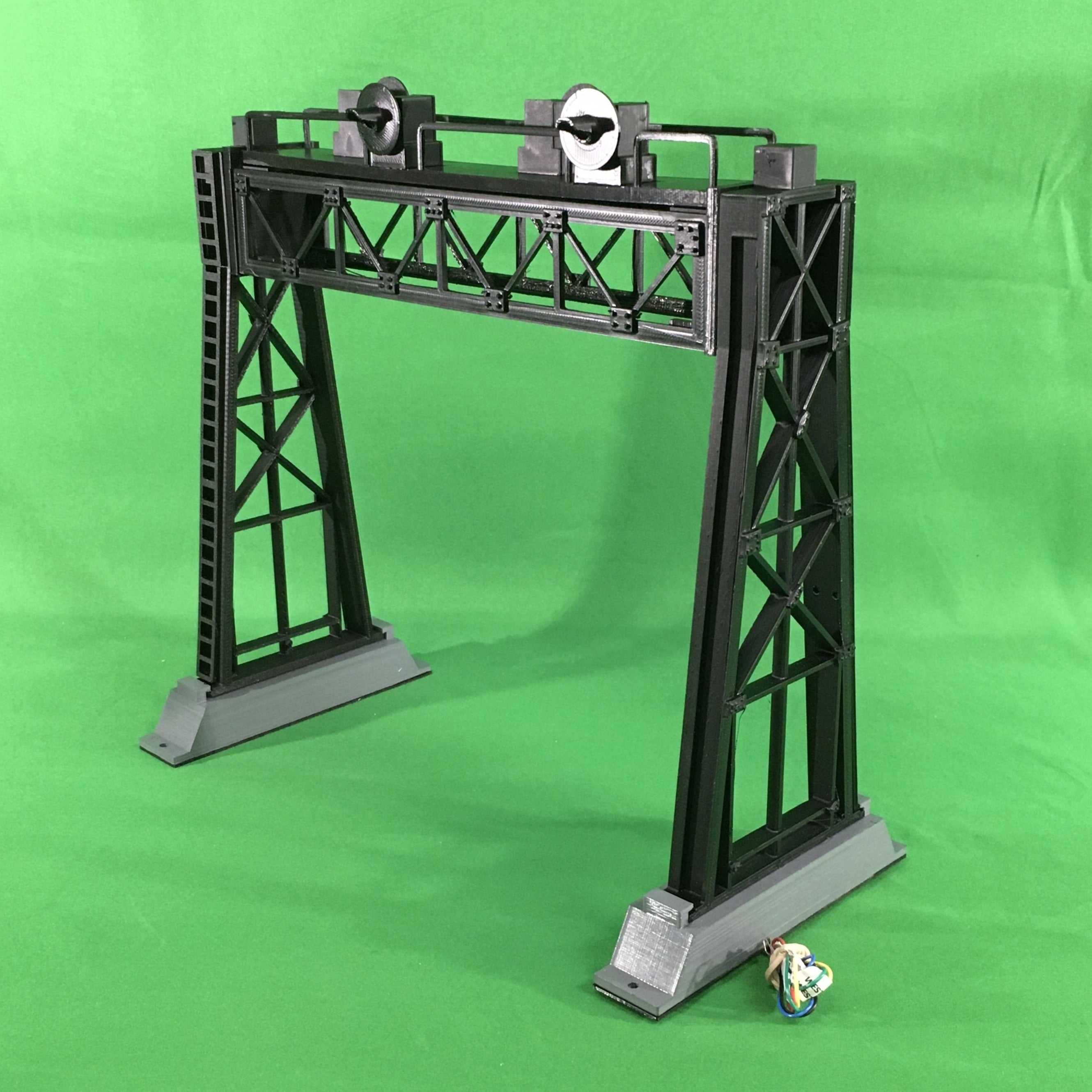 K & R Custom Models #4242A - 2-Track Signal Bridge - 4 Search Lights