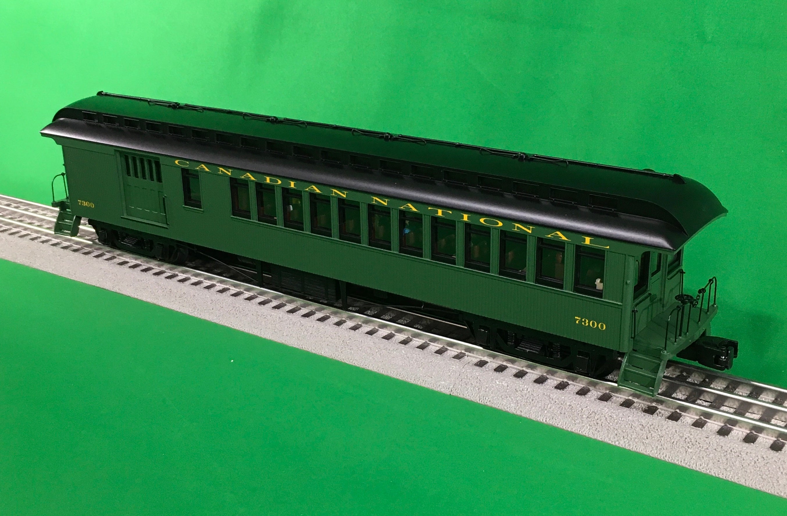 Lionel 2327190 - Wood Passenger Car "Canadian National" (2-Car) Set B