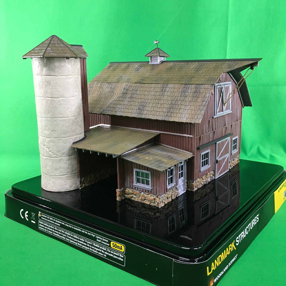 Woodland Scenics BR5865 - Old Weathered Barn - MrMuffin'sTrains