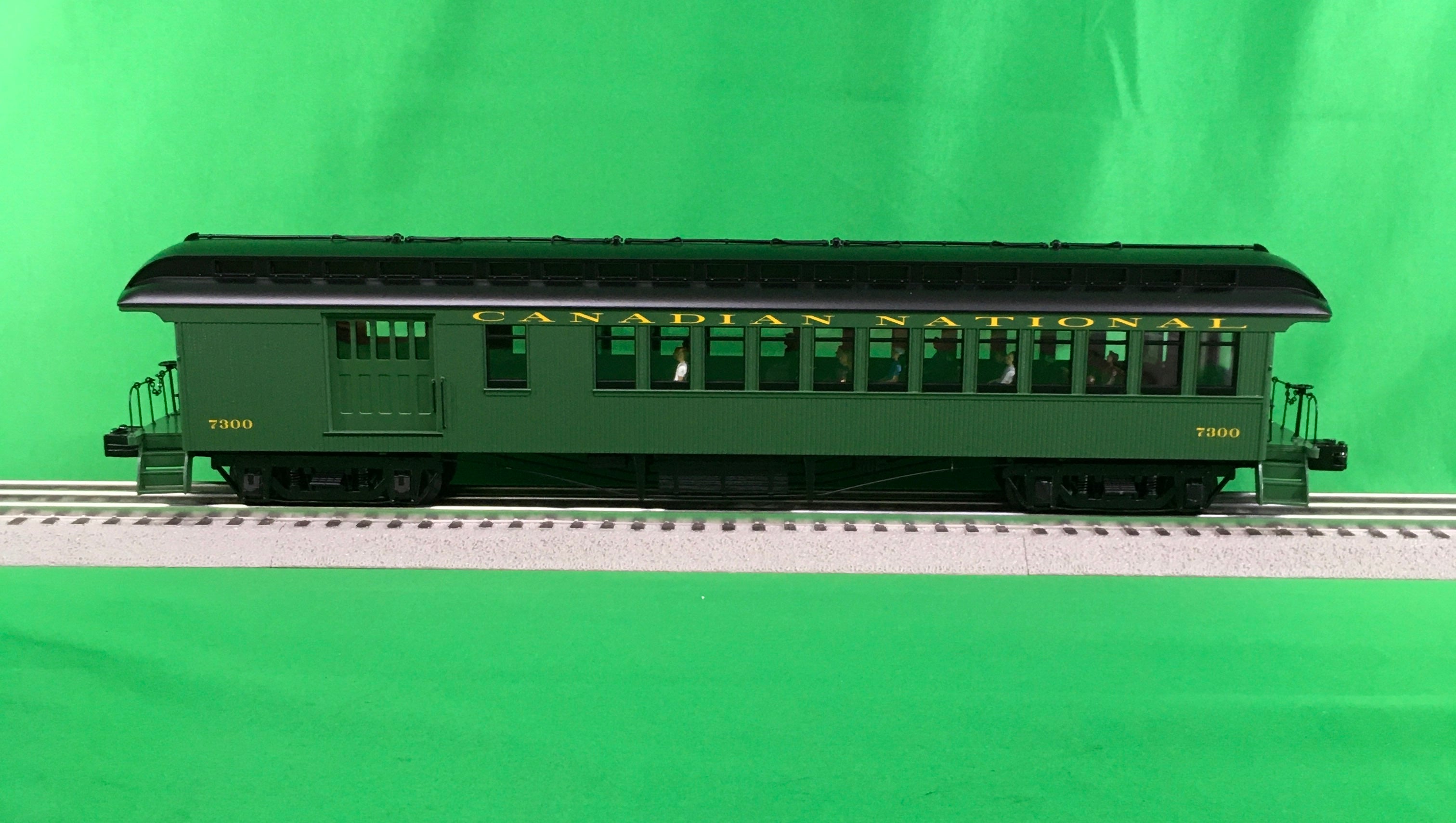 Lionel 2327190 - Wood Passenger Car "Canadian National" (2-Car) Set B