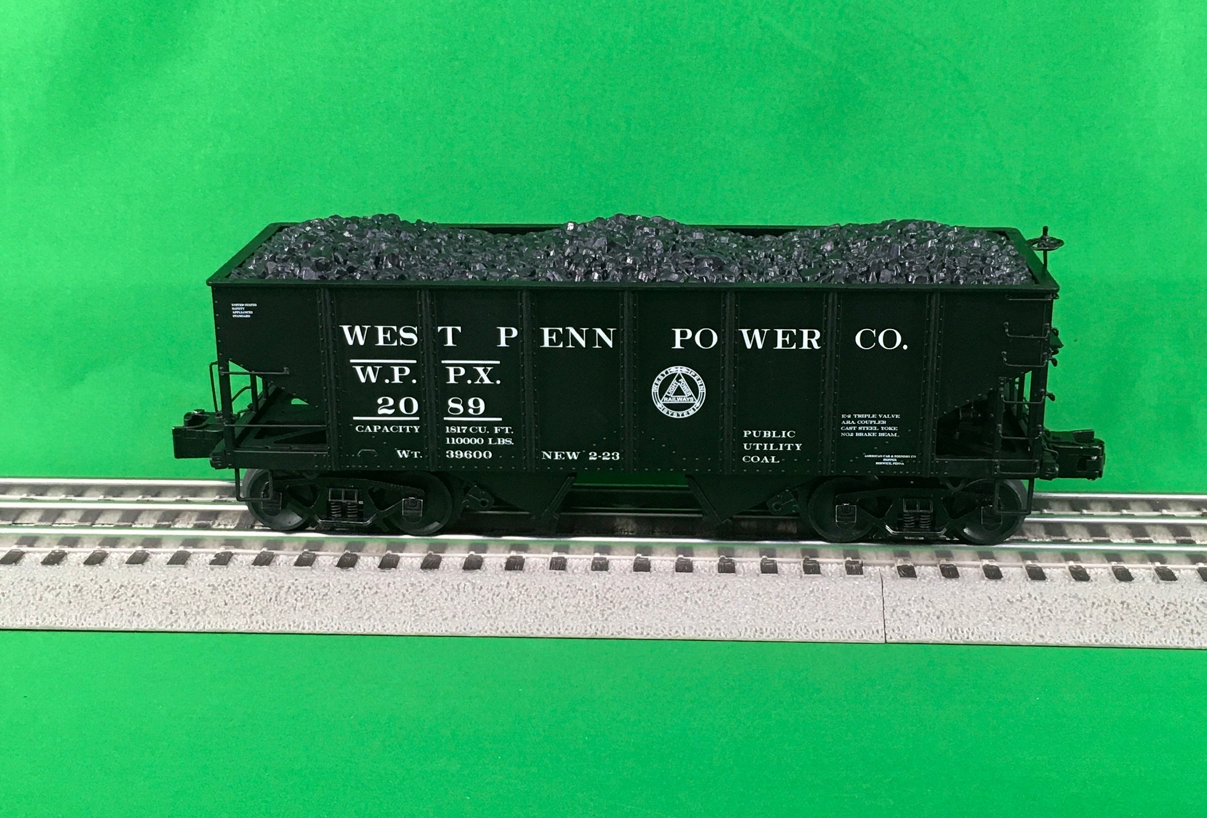 Lionel 2226980 - 2-Bay Hopper Car "West Penn Power" (2-Car)