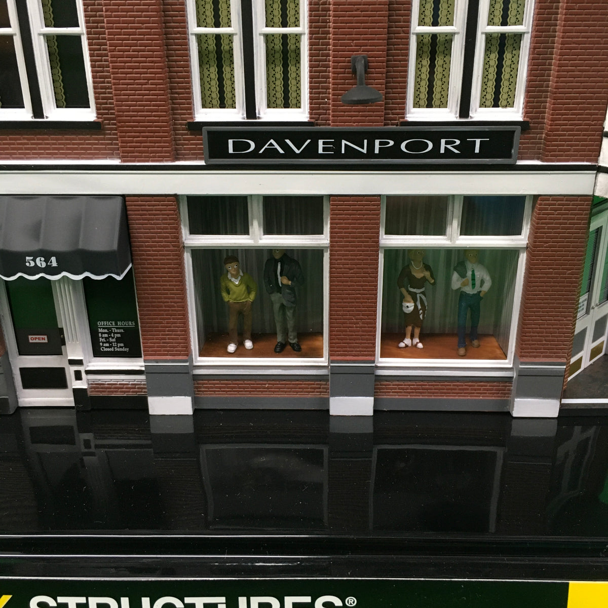 Woodland Scenics BR5847 - Davenports Department Store - MrMuffin'sTrains