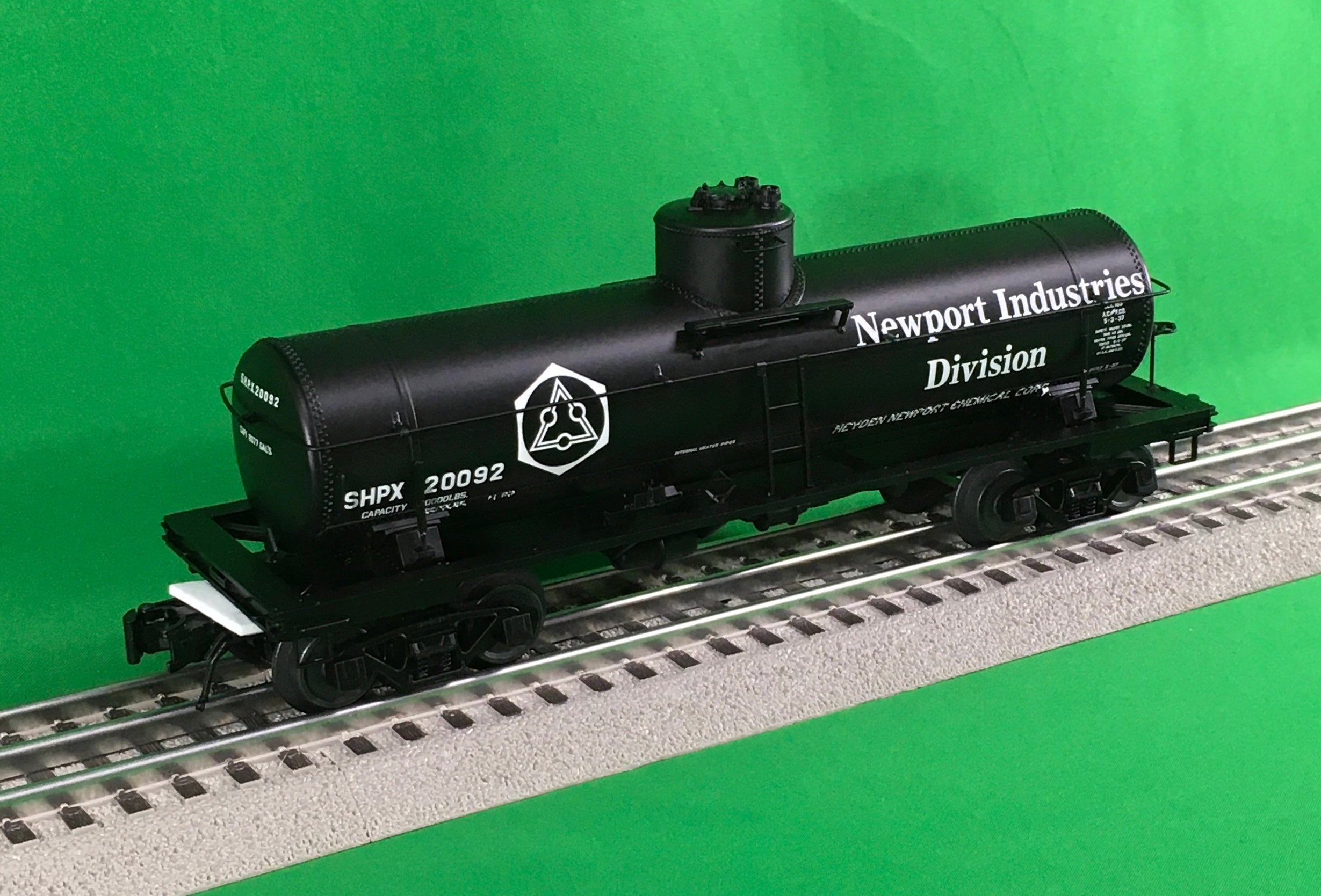 Atlas O 3003842 - ACF 8,000 Gallon Tank Car "Hayden Newport Chemicals" (SHPX)