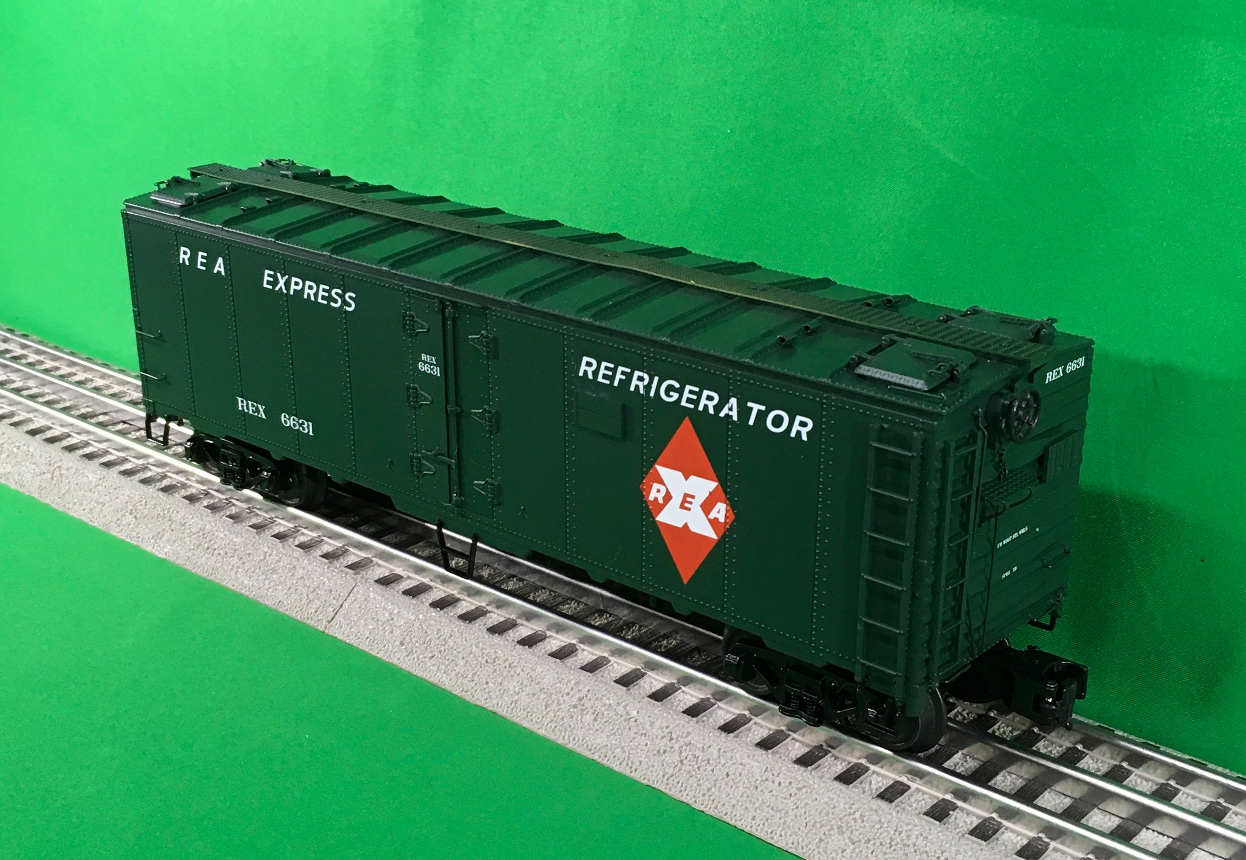 MTH 20-94581 - 40' Steel Sided Reefer Car "Railway Express Agency"