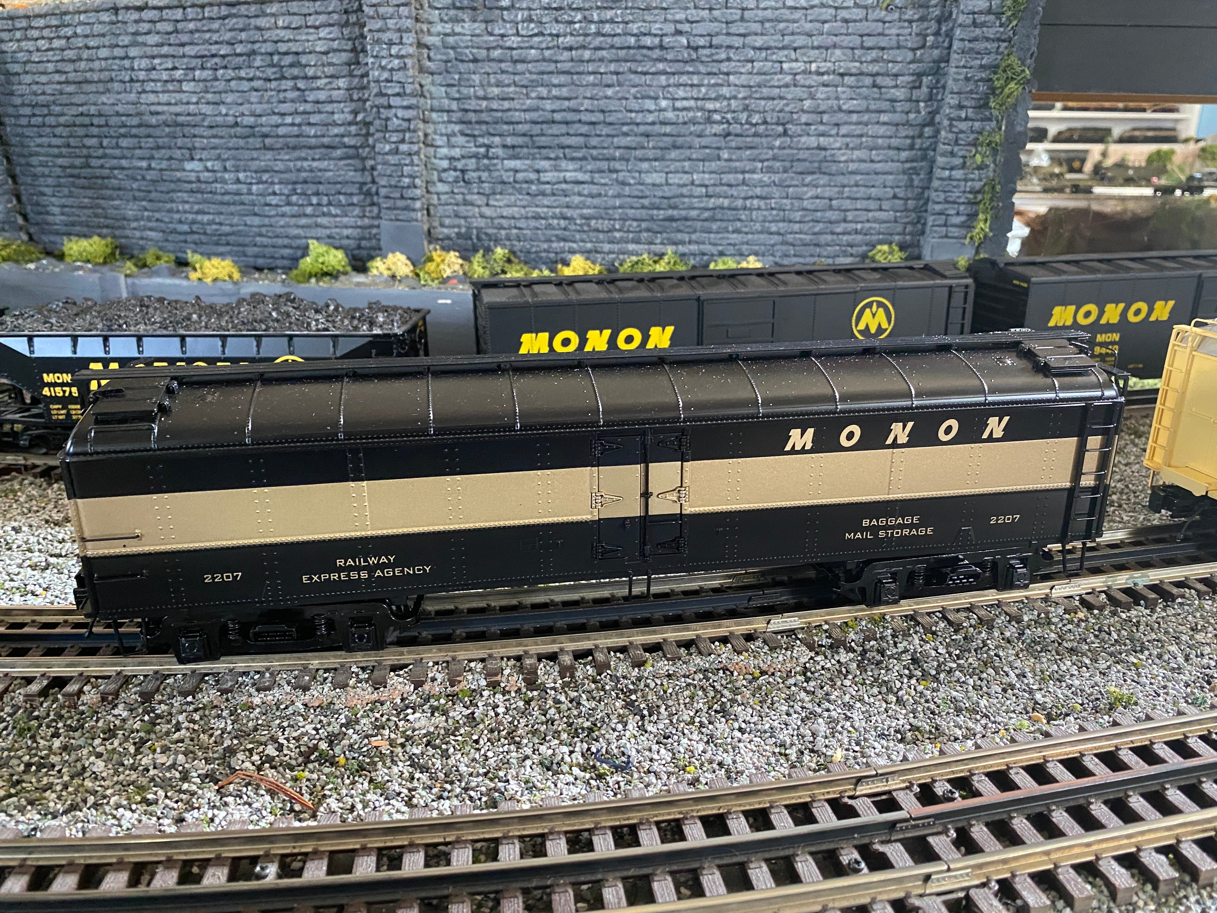 MTH 20-94550 - R50B Express Reefer Car "Monon" #2207 - Custom Run for MrMuffin'sTrains