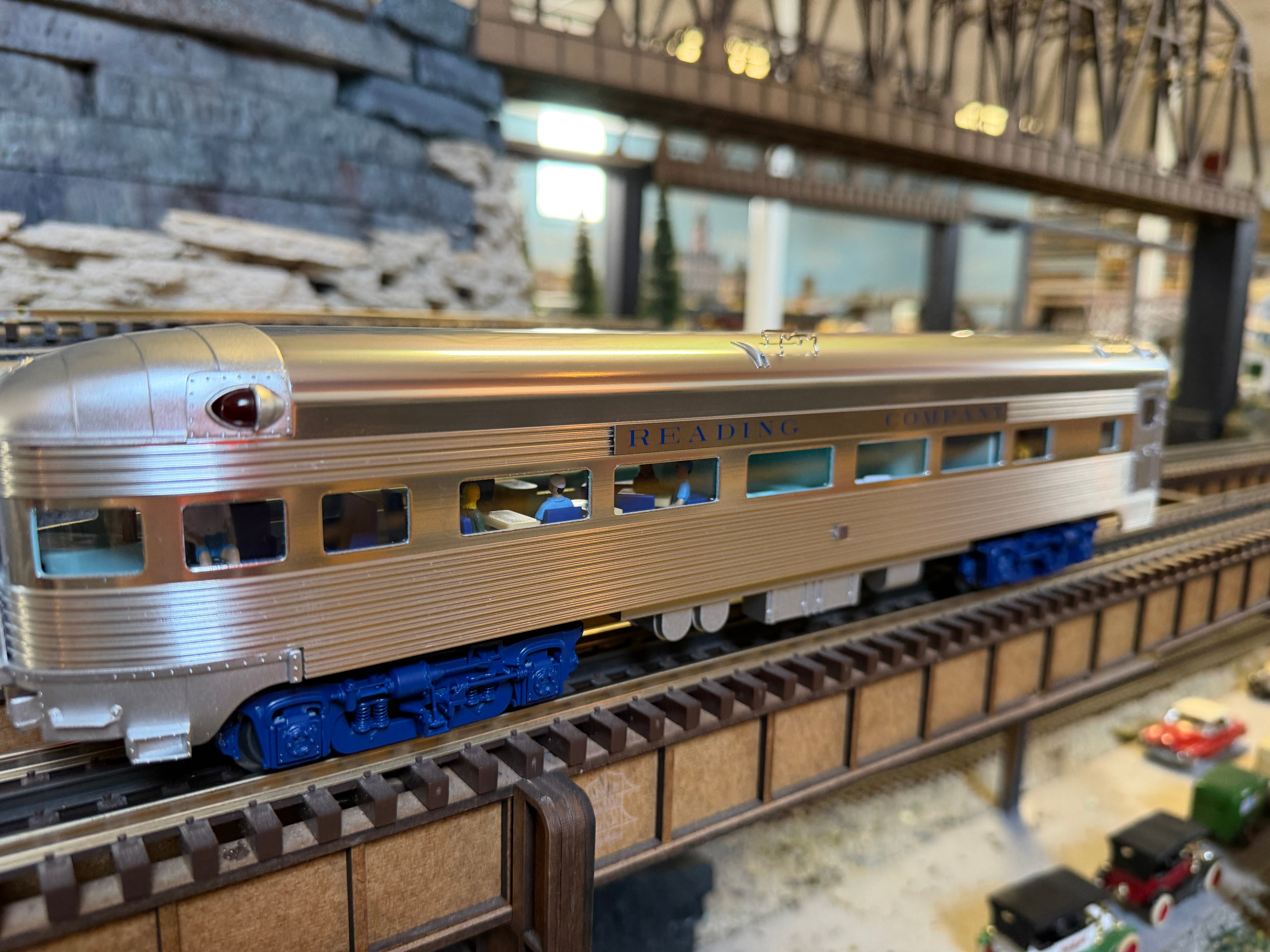 Lionel 2527720 - 15" Aluminum Passenger Car Set "Reading" (4-Car)